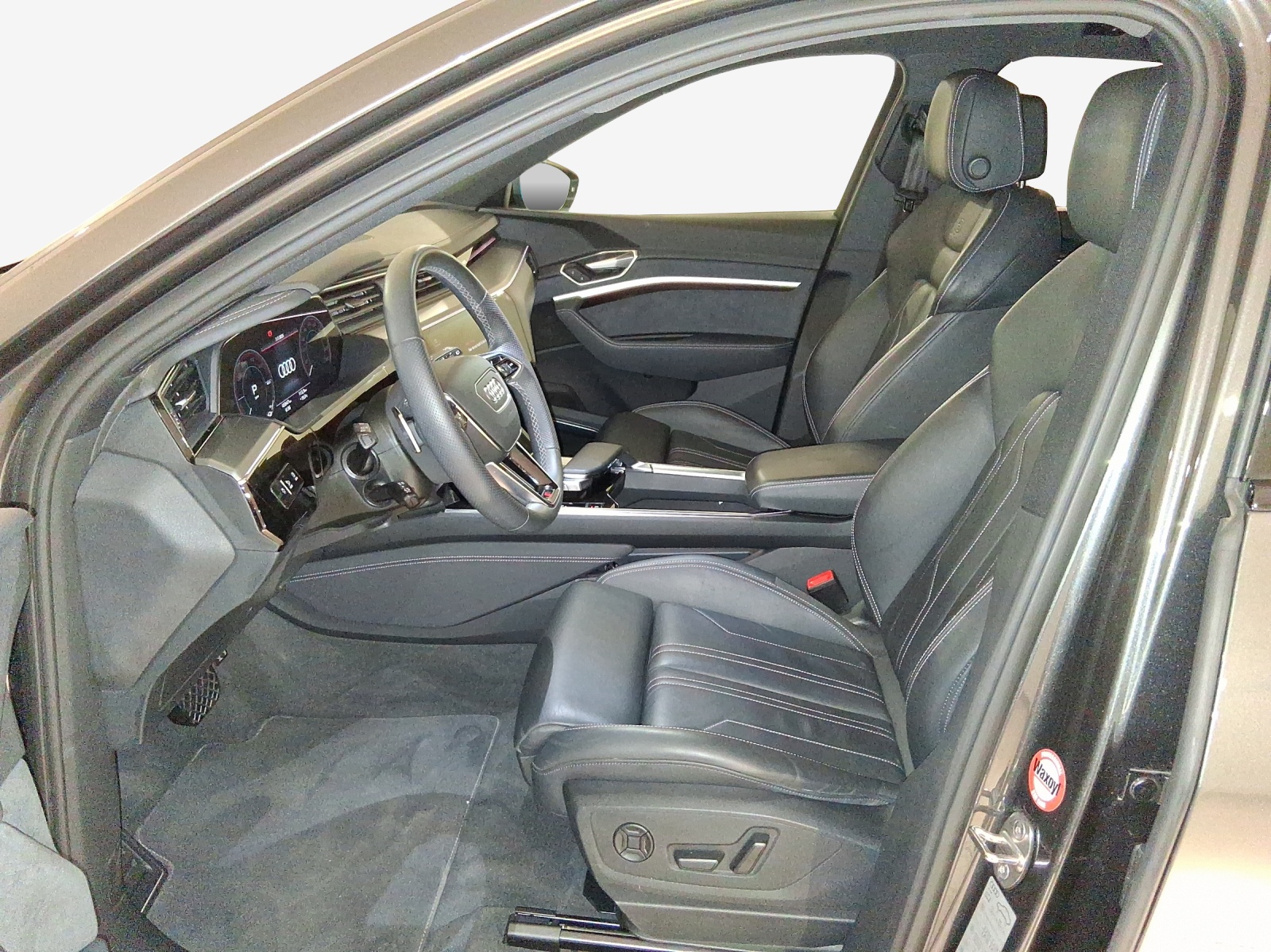 AUDI e-tron 55 S Line quattro-image-8