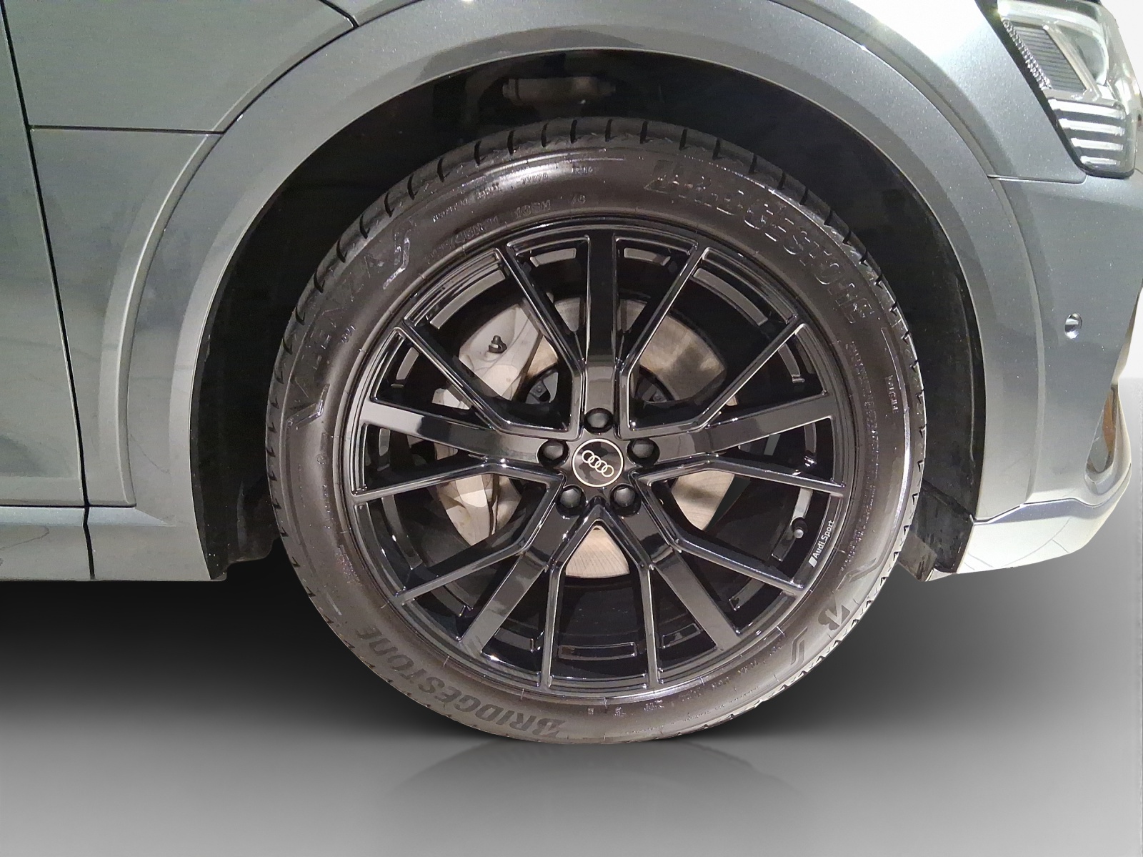 AUDI e-tron 55 S Line quattro-image-16