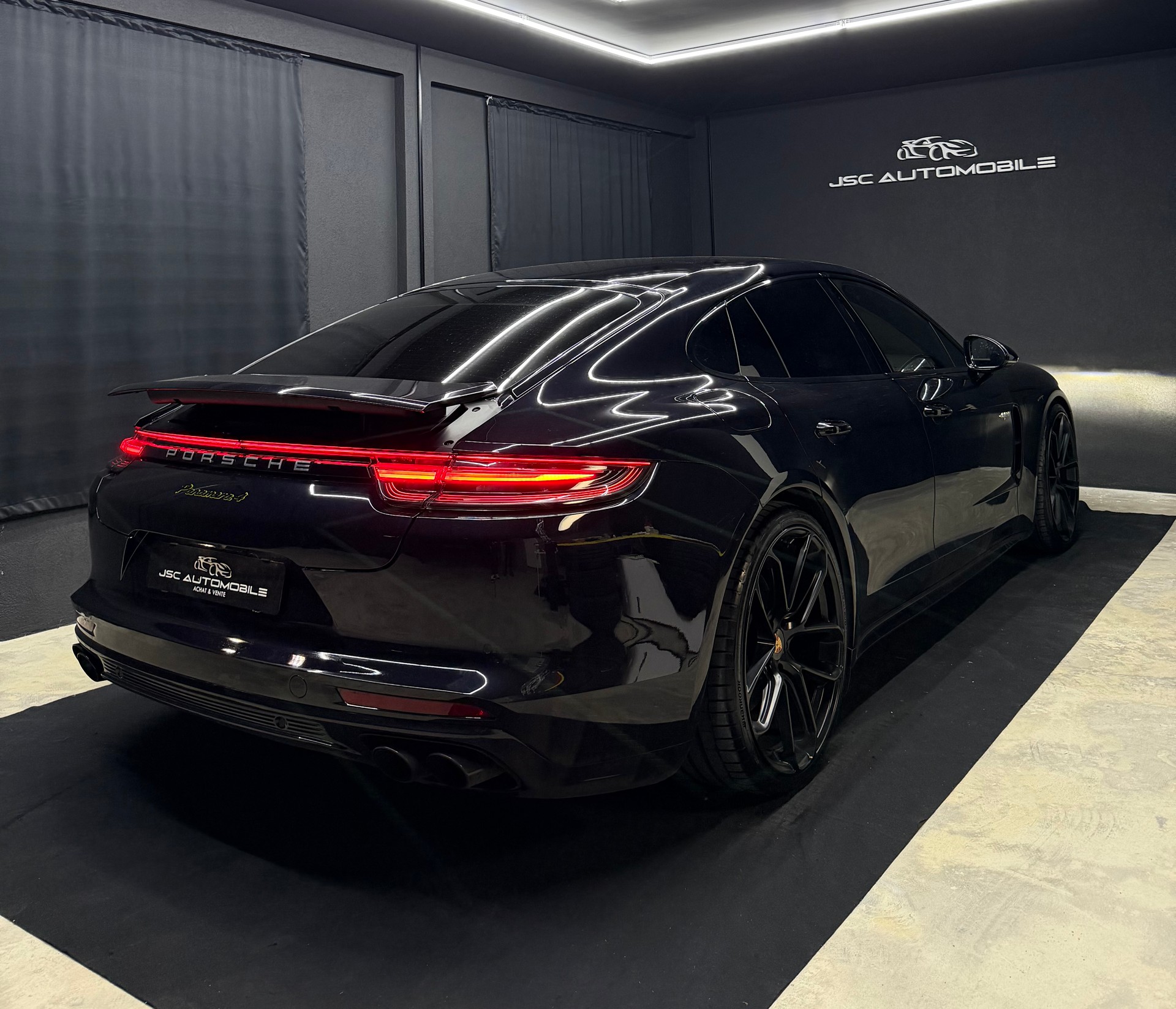 PORSCHE Panamera 4 E-Hybrid PDK-showroom-element-3