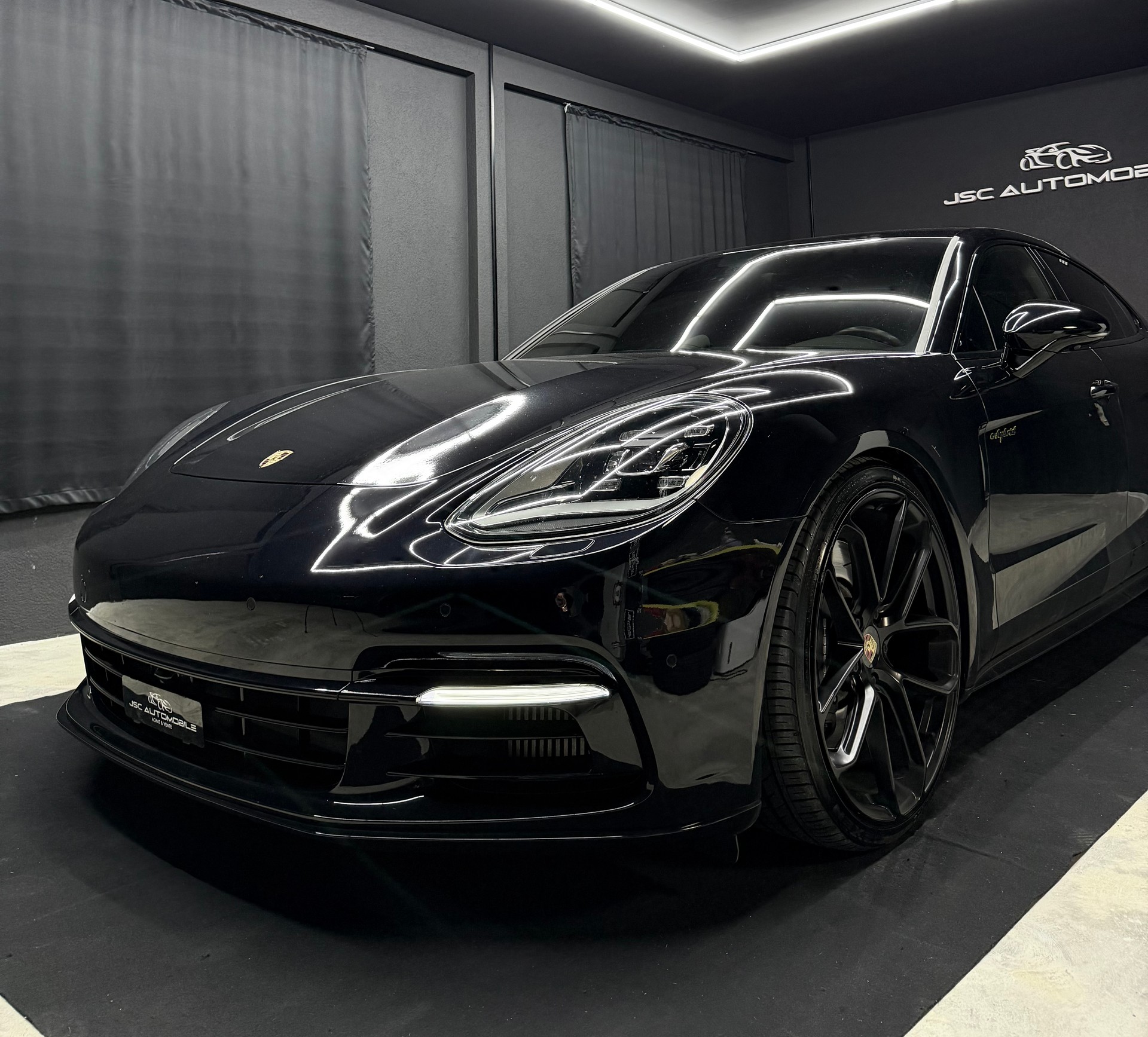 PORSCHE Panamera 4 E-Hybrid PDK-showroom-element-2
