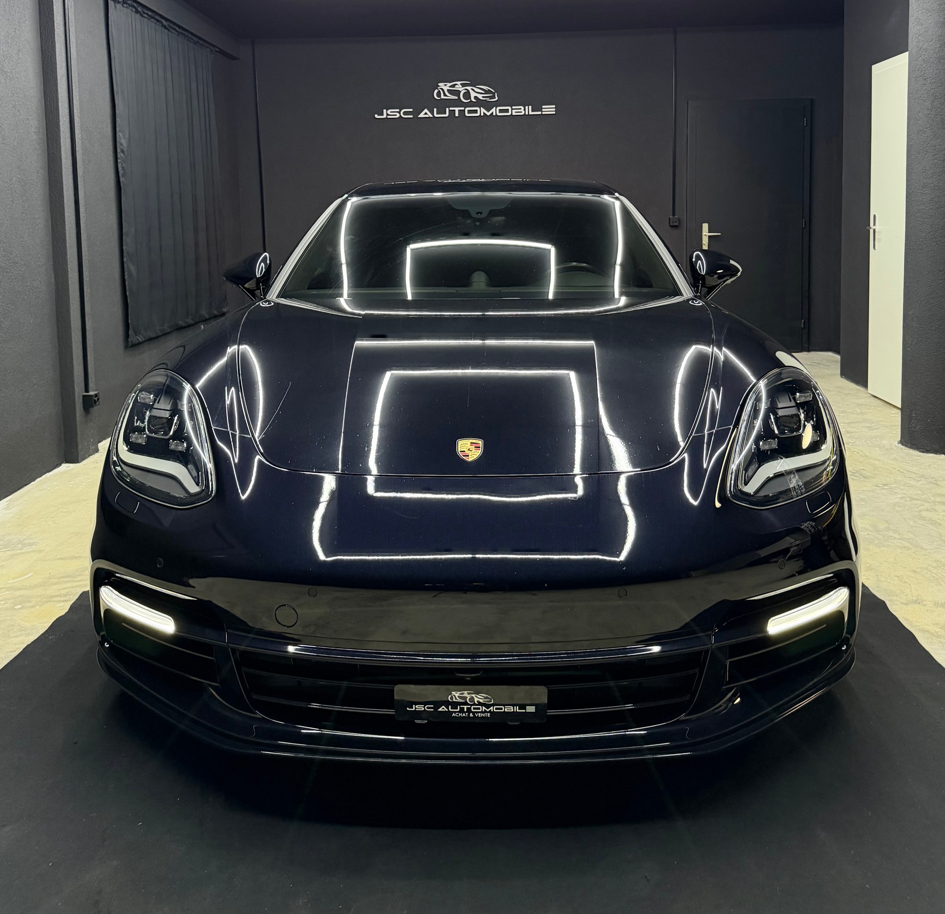 PORSCHE Panamera 4 E-Hybrid PDK-showroom-element-1
