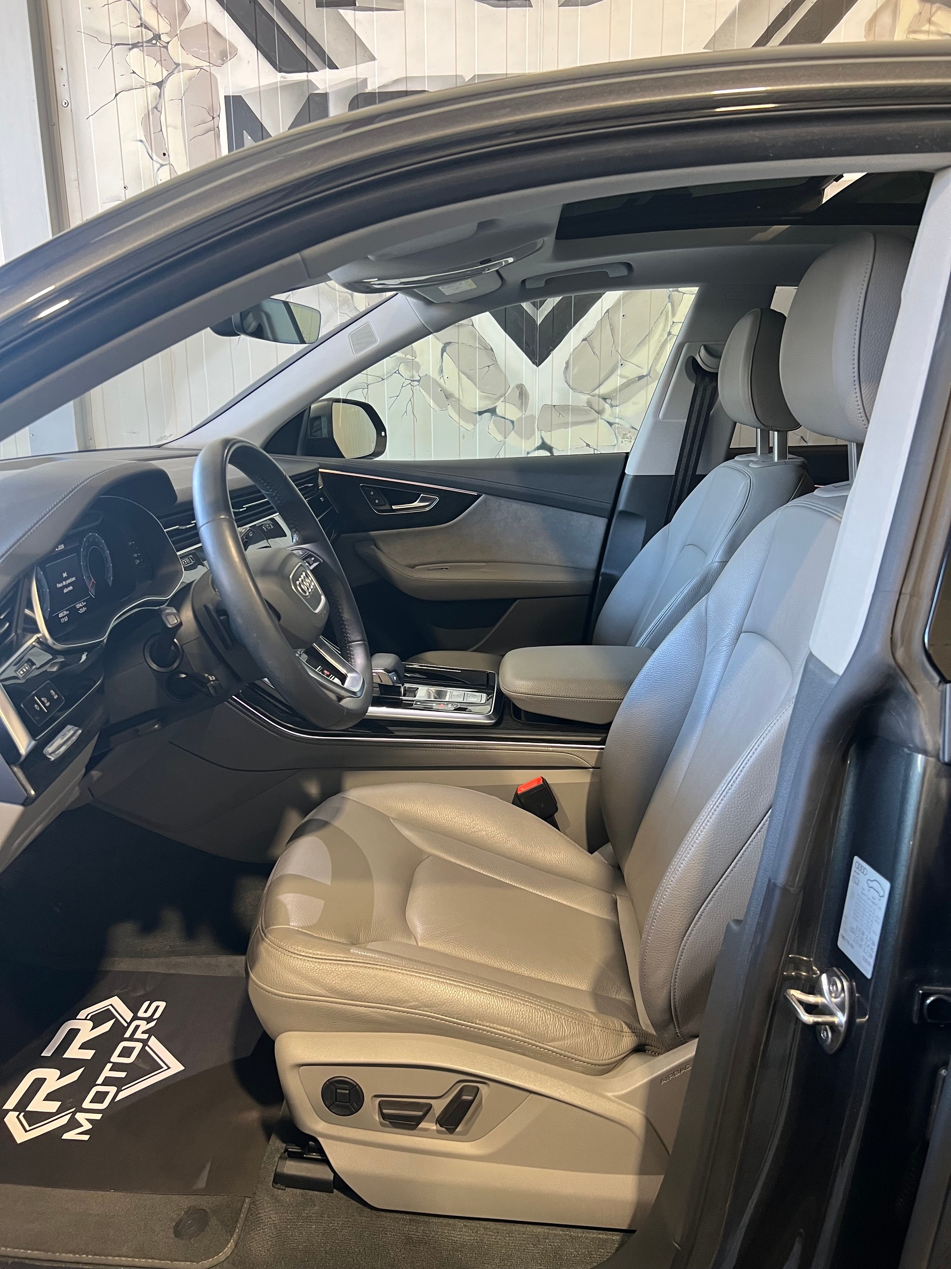 AUDI Q8 55 TFSI quattro tiptronic-image-13
