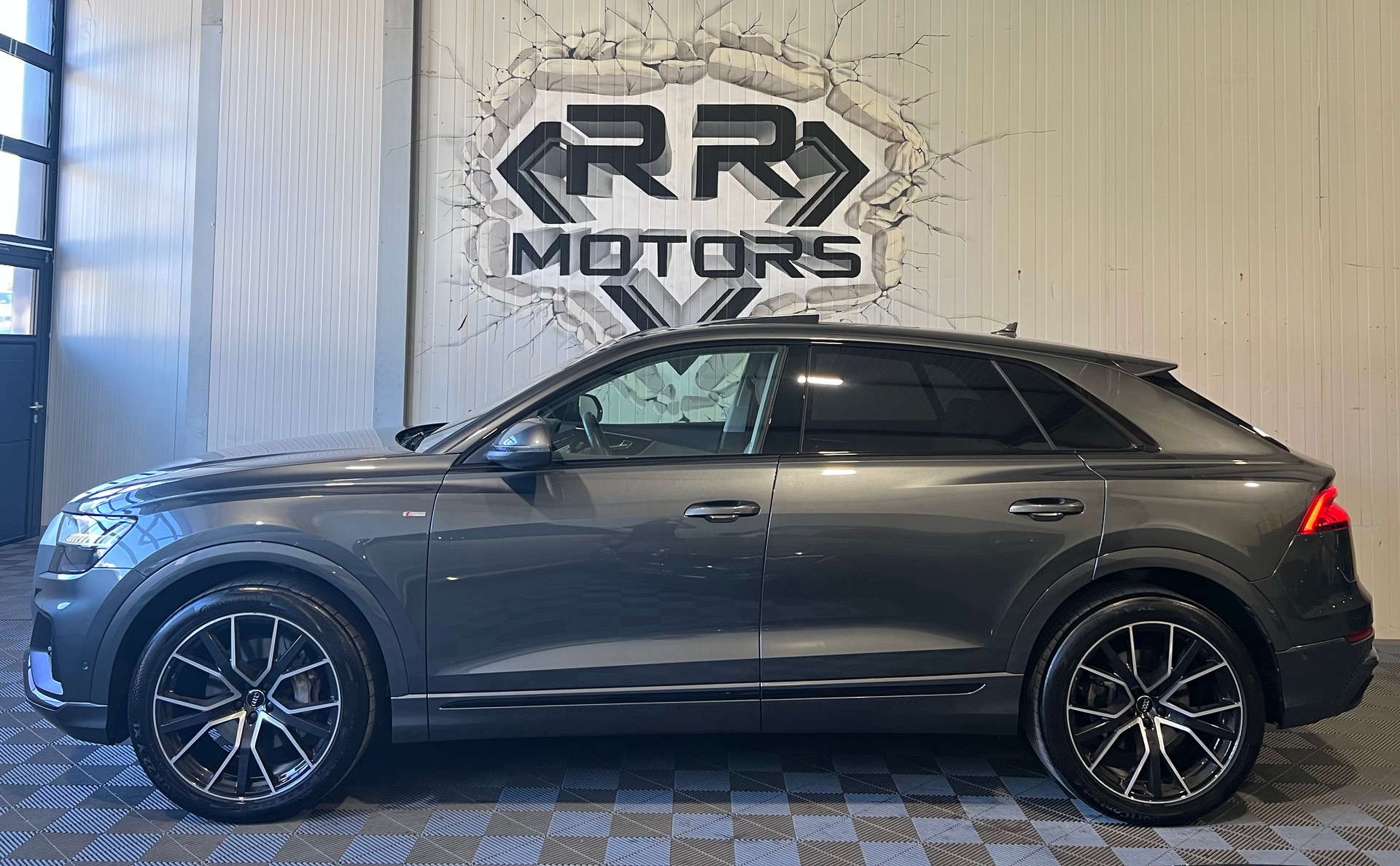 AUDI Q8 55 TFSI quattro tiptronic-image-1