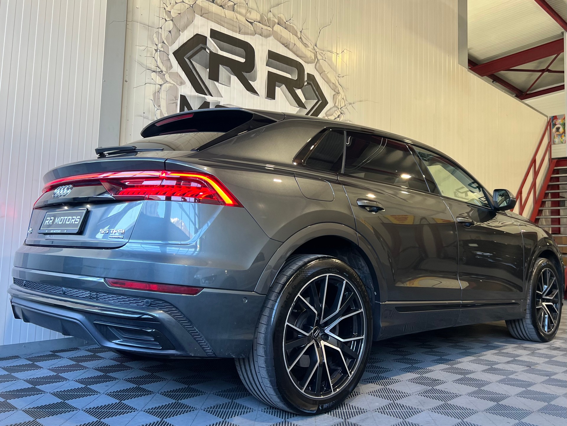 AUDI Q8 55 TFSI quattro tiptronic-image-3