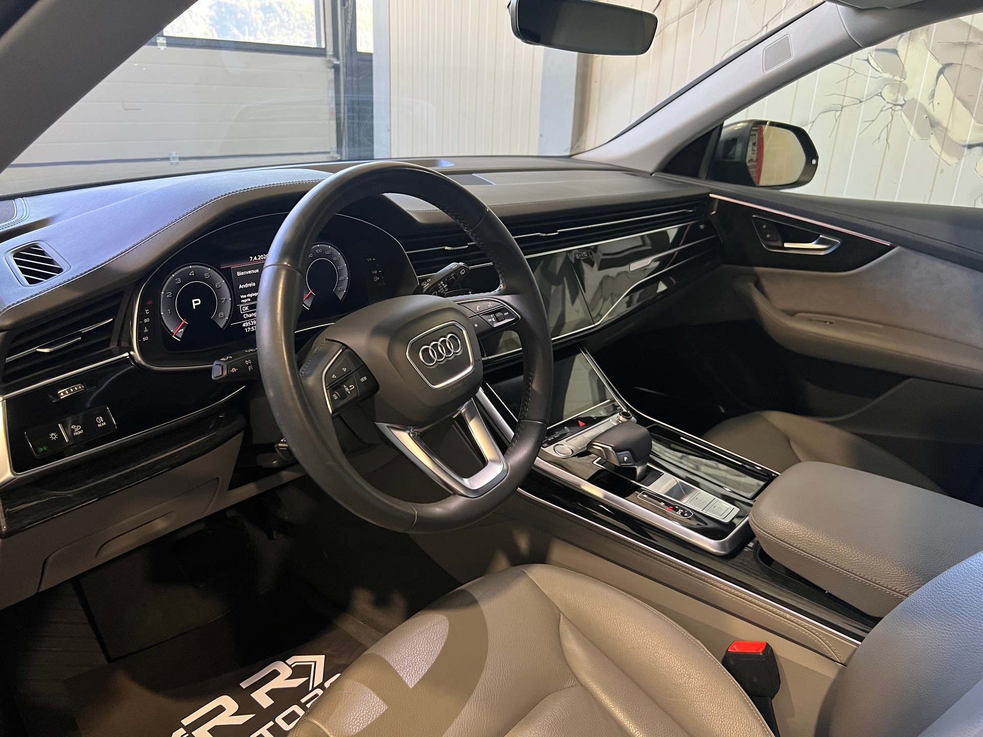 AUDI Q8 55 TFSI quattro tiptronic-image-12
