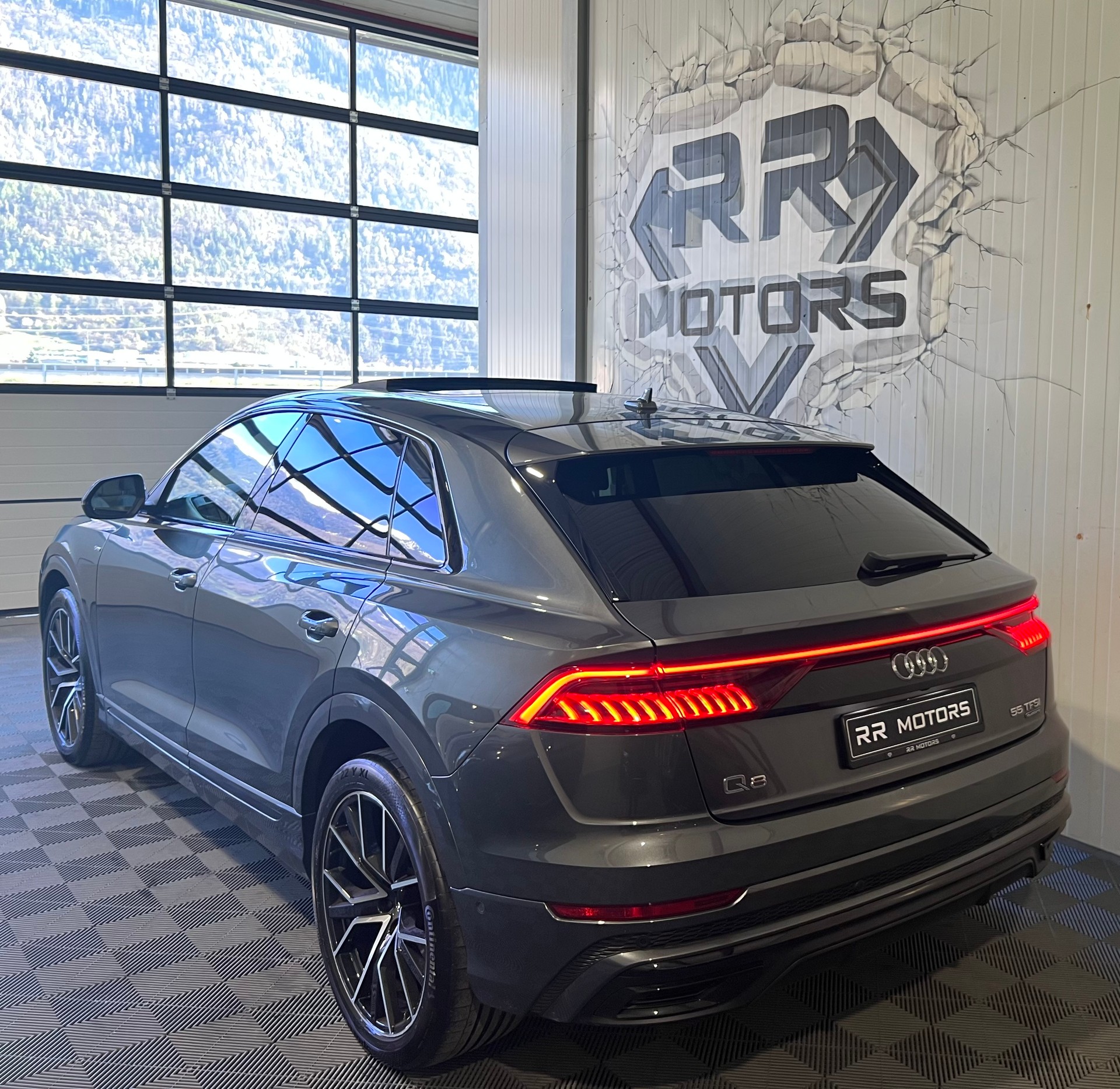 AUDI Q8 55 TFSI quattro tiptronic-image-2