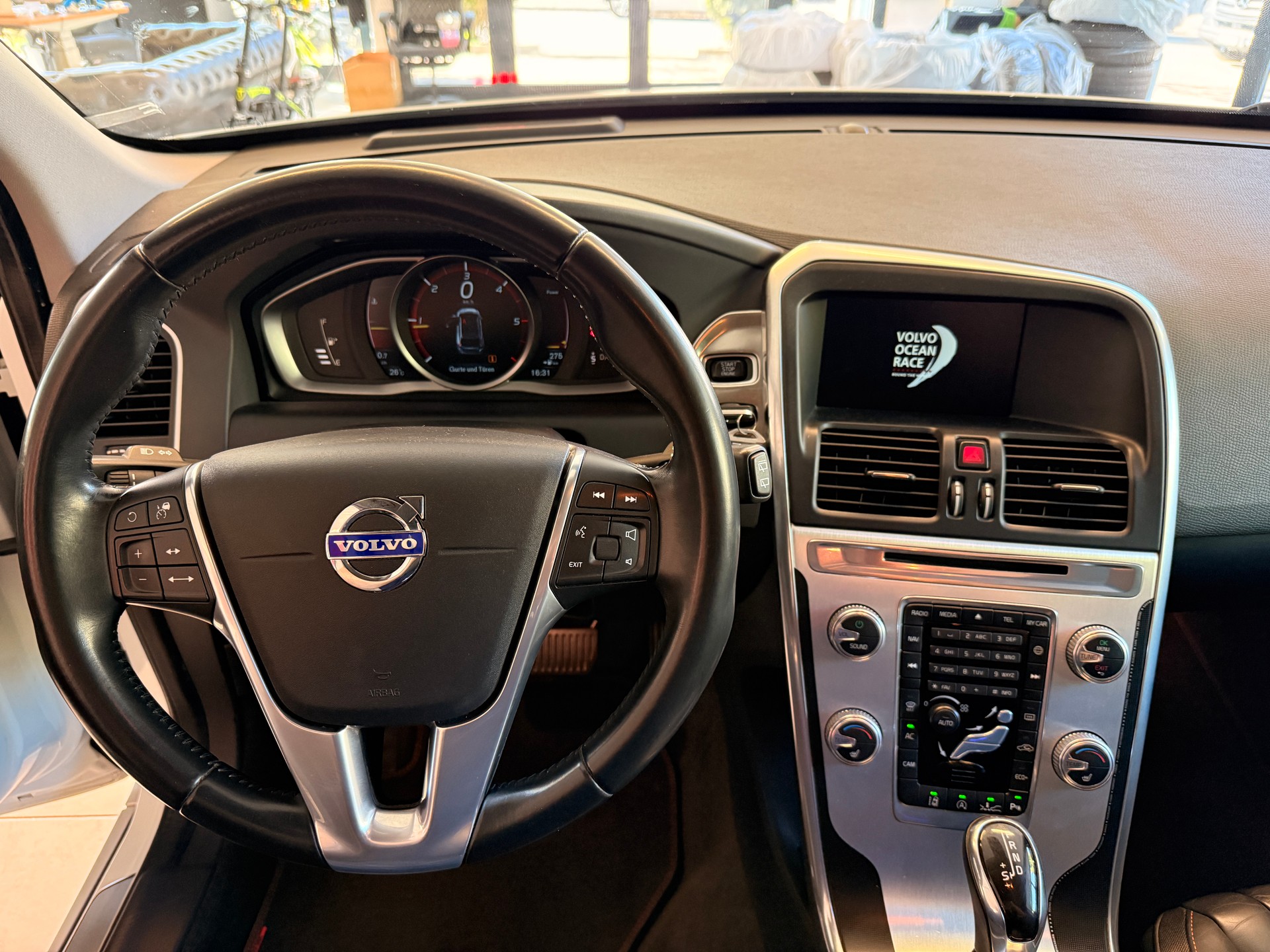 VOLVO XC60 2.0 D4 Ocean Race-image-8