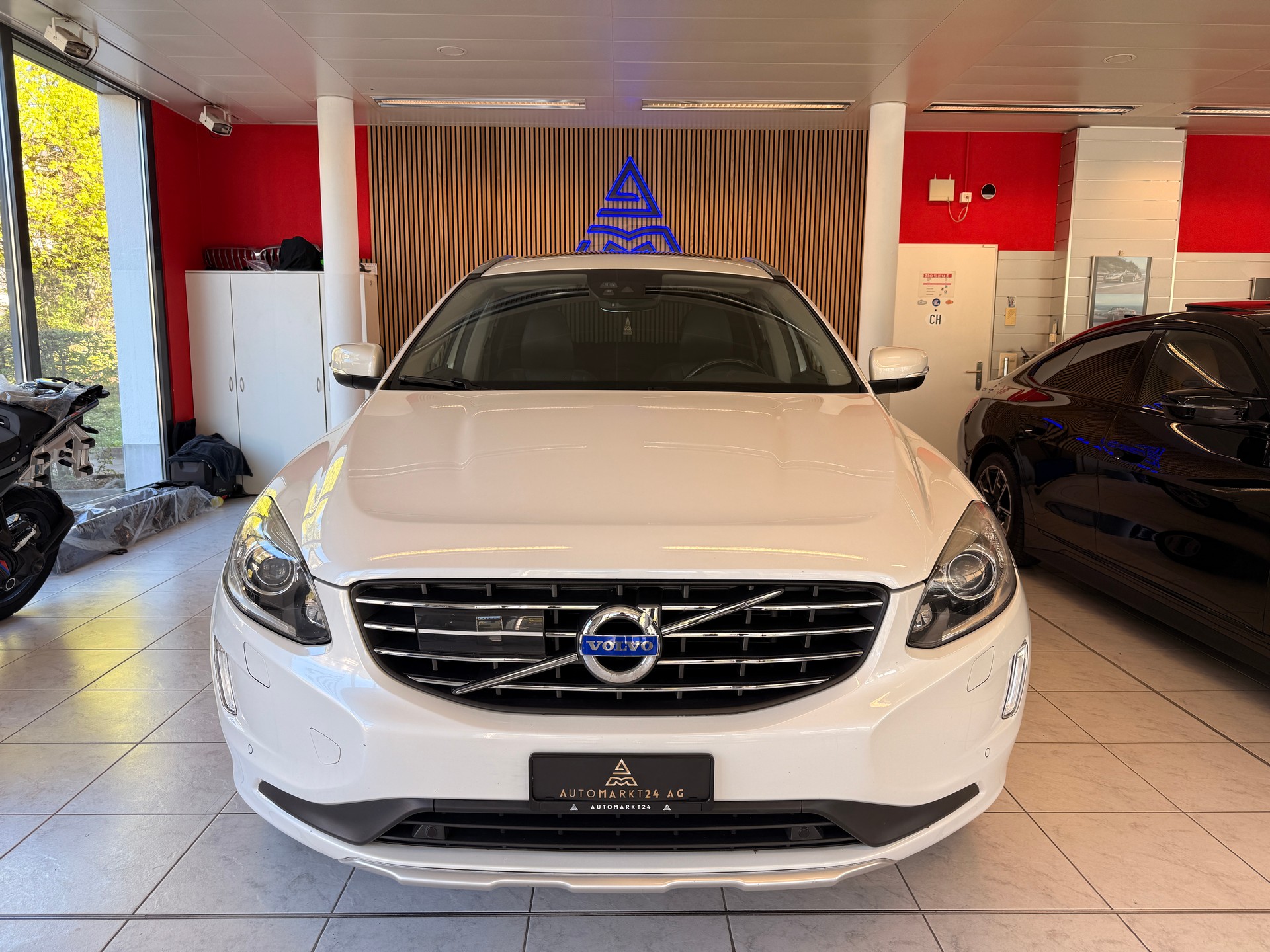 VOLVO XC60 2.0 D4 Ocean Race-image-1