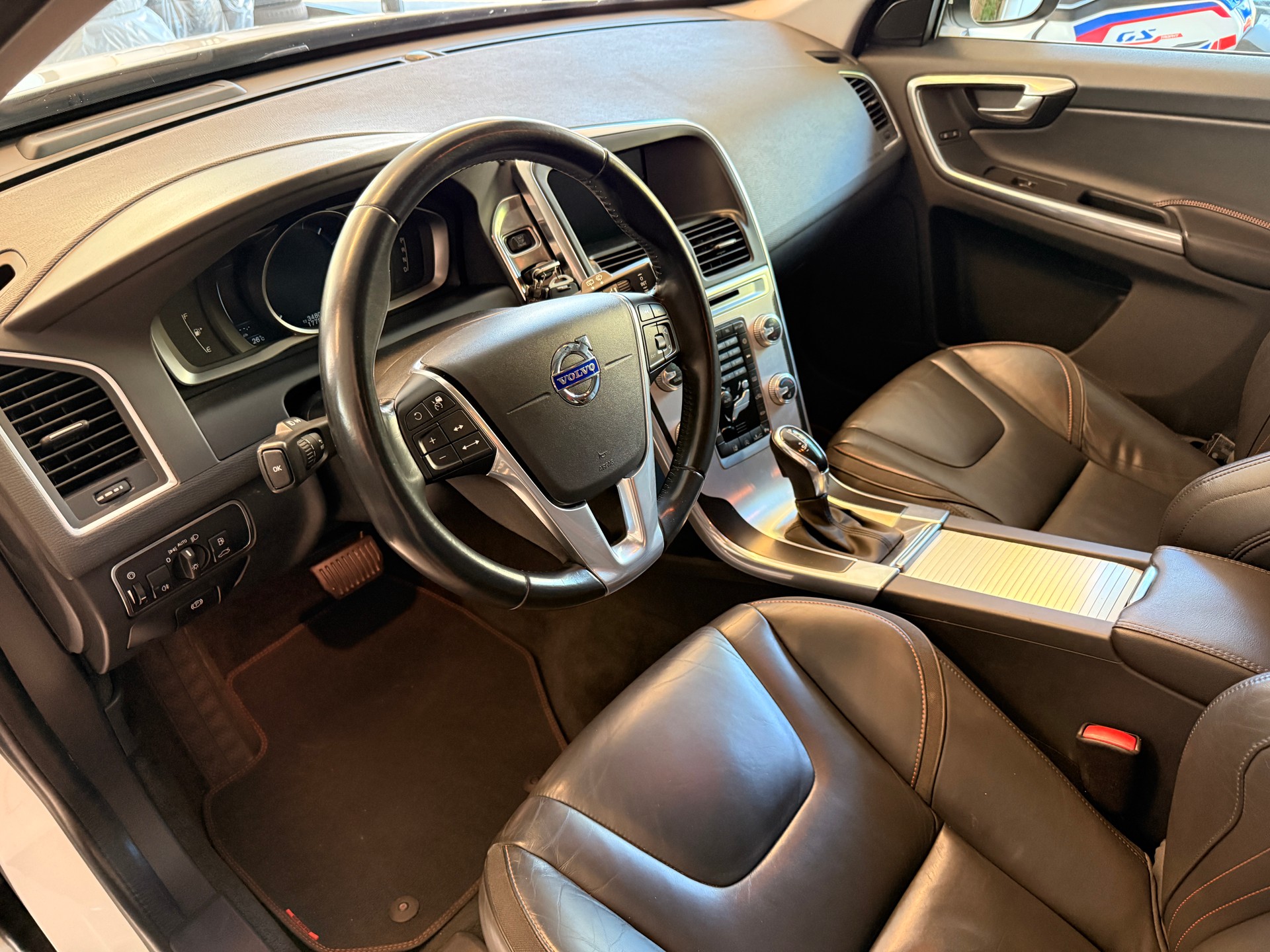 VOLVO XC60 2.0 D4 Ocean Race-image-7