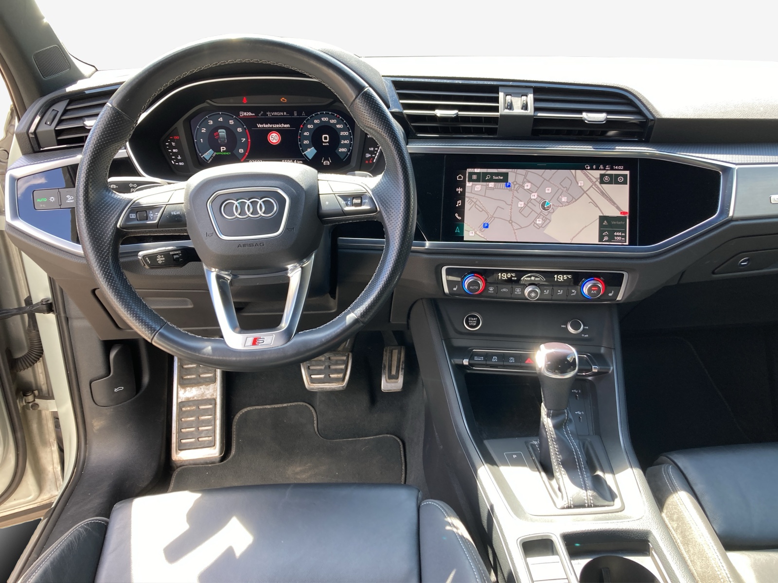 AUDI Q3 Sportback 40 TFSI S line quattro S-tronic-image-8
