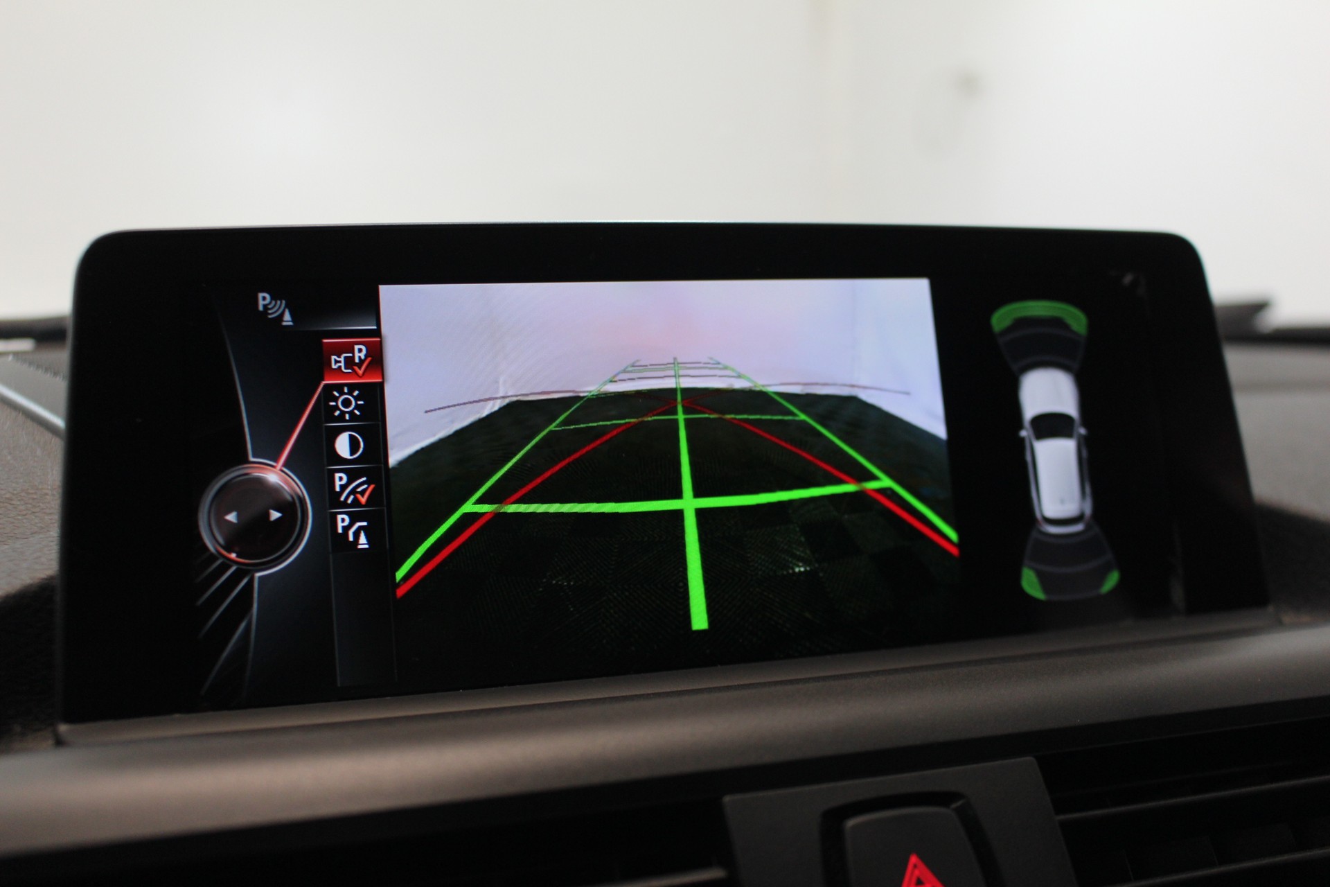 BMW 120d xDrive-image-16