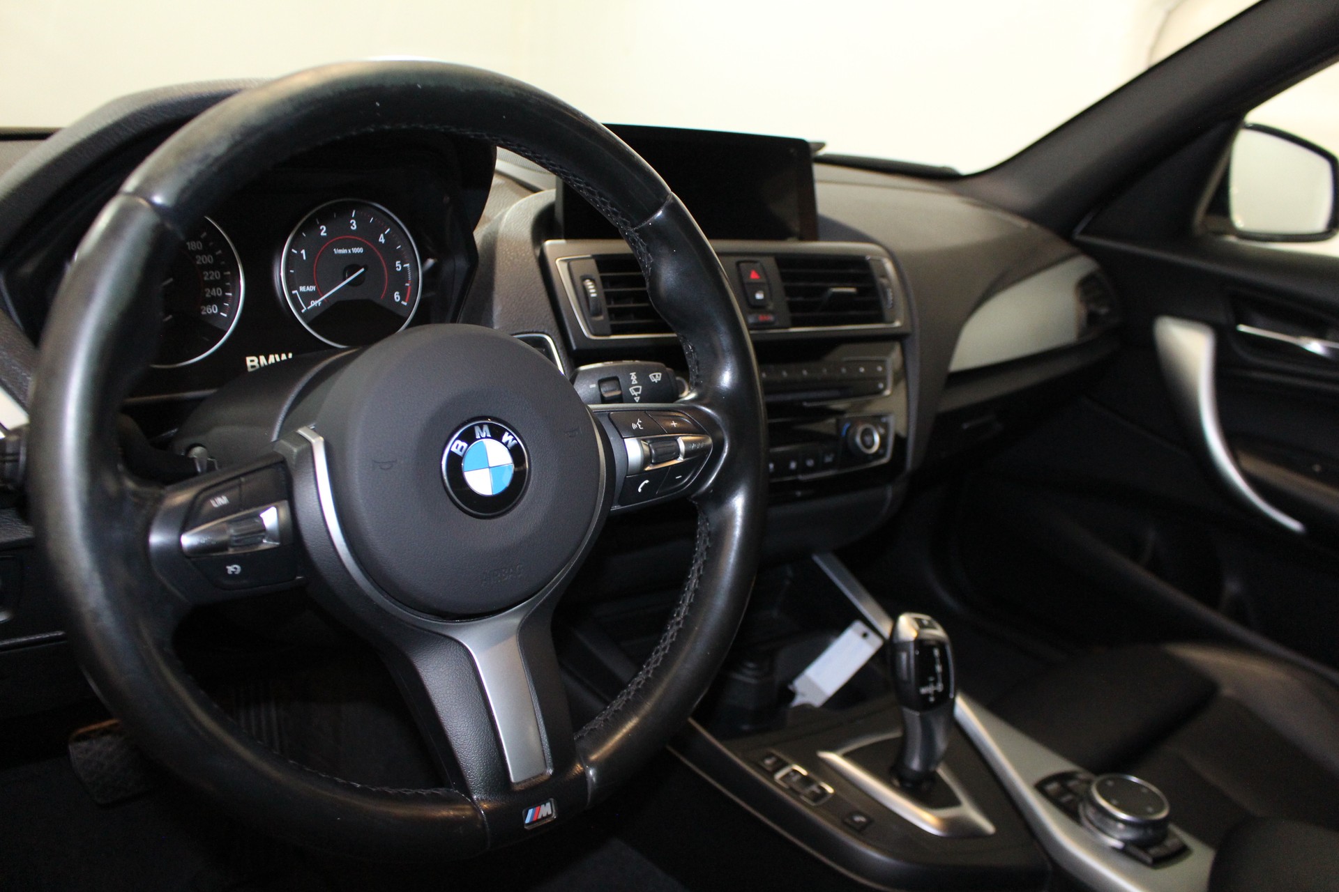 BMW 120d xDrive-image-11