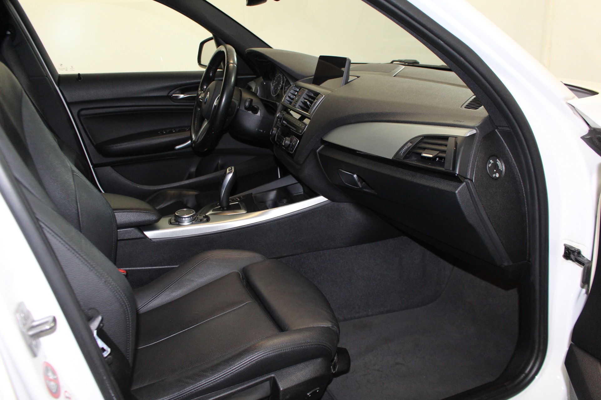 BMW 120d xDrive-image-10