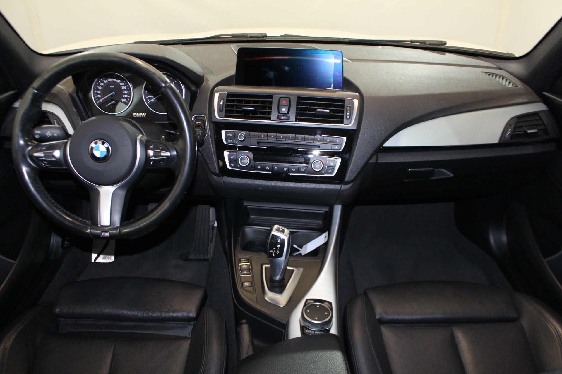 BMW 120d xDrive-image-12