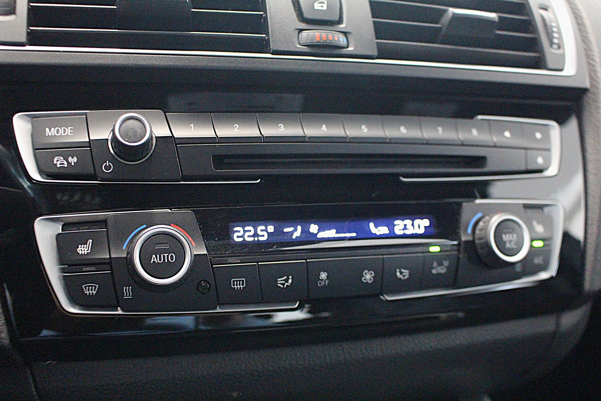 BMW 120d xDrive-image-18