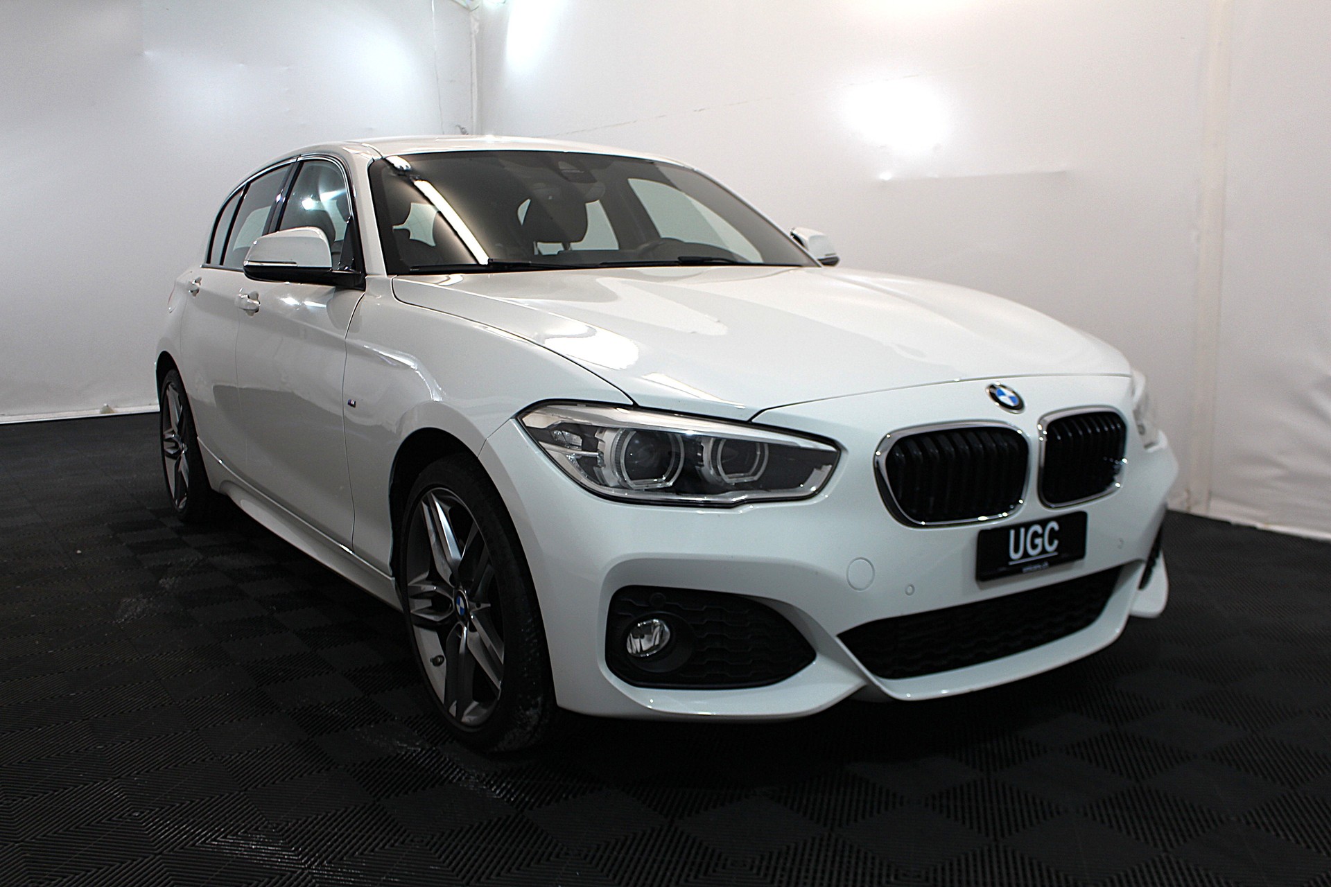 BMW 120d xDrive-image-0