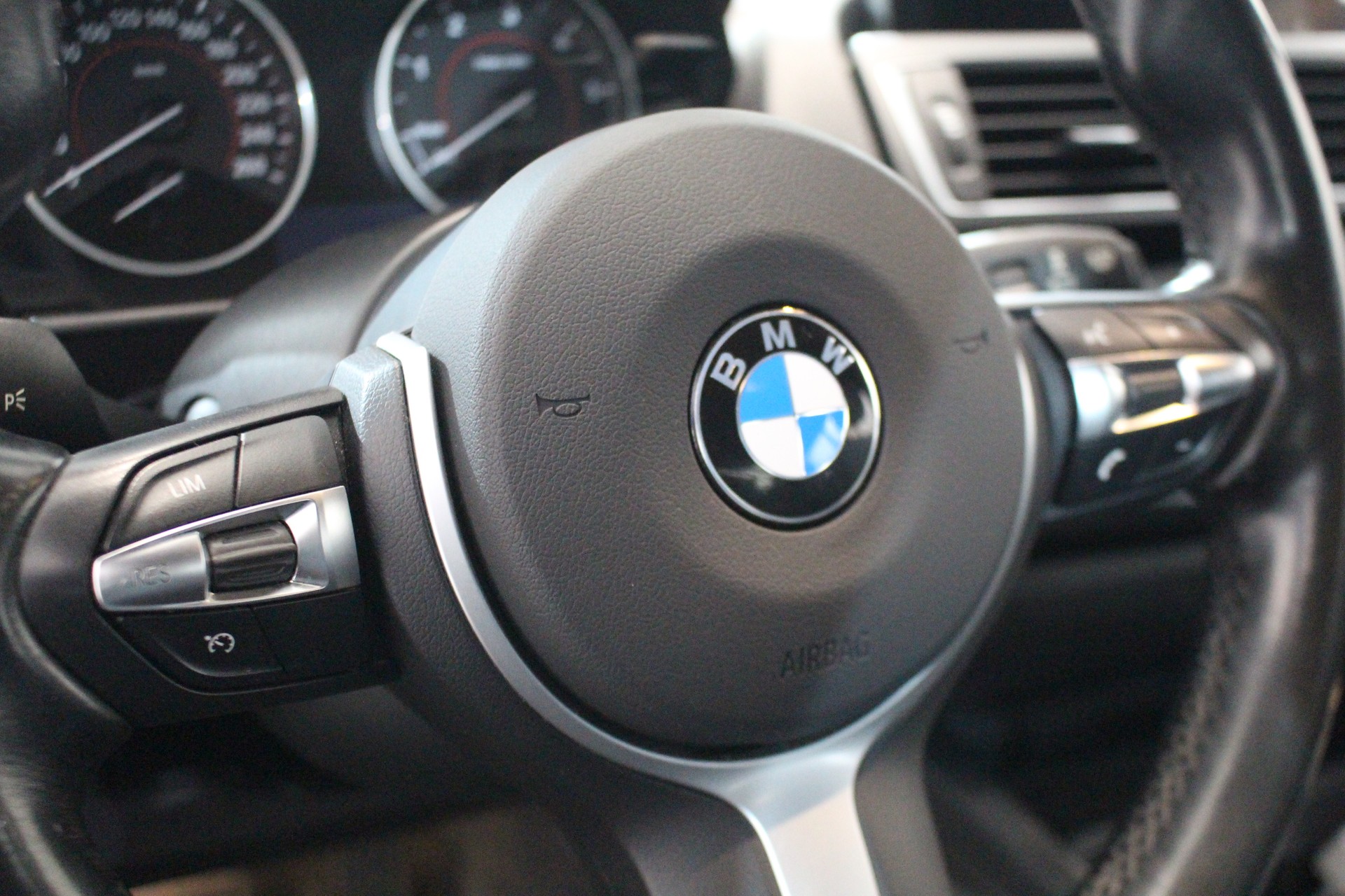 BMW 120d xDrive-image-13