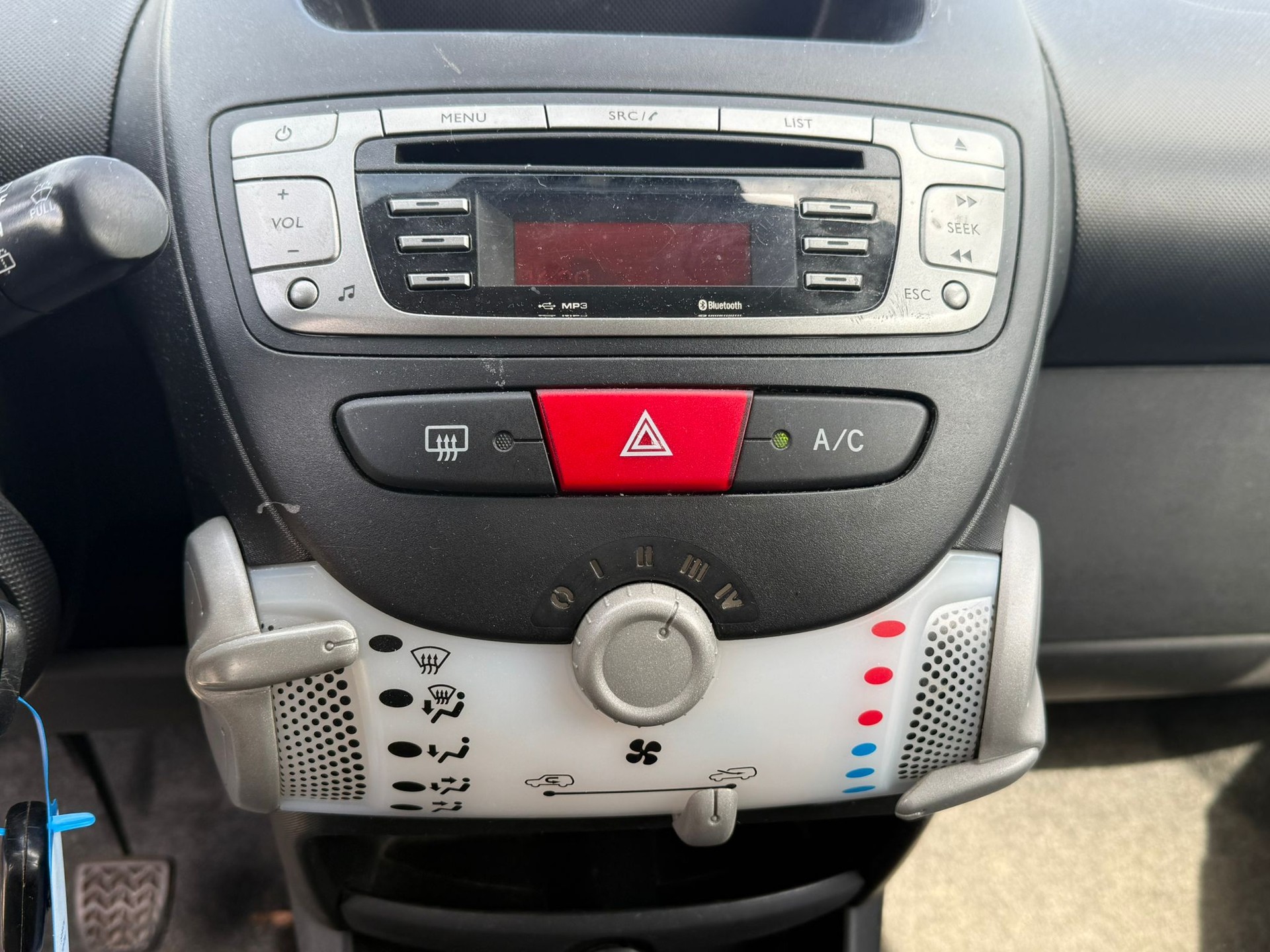 CITROEN C1 1.0i Attraction-image-13