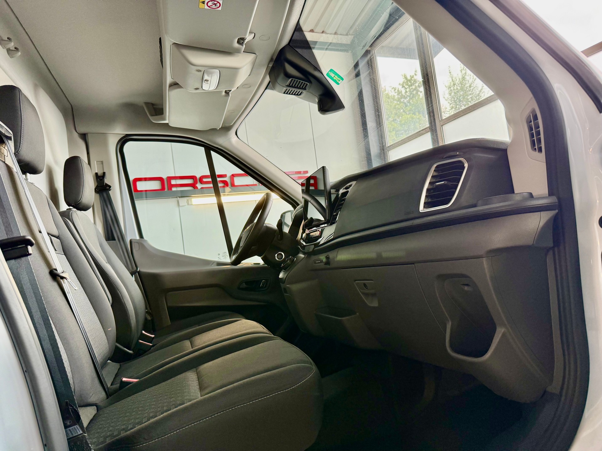 FORD E-Transit Van 350 L2 Trend RWD 68kWh-image-7