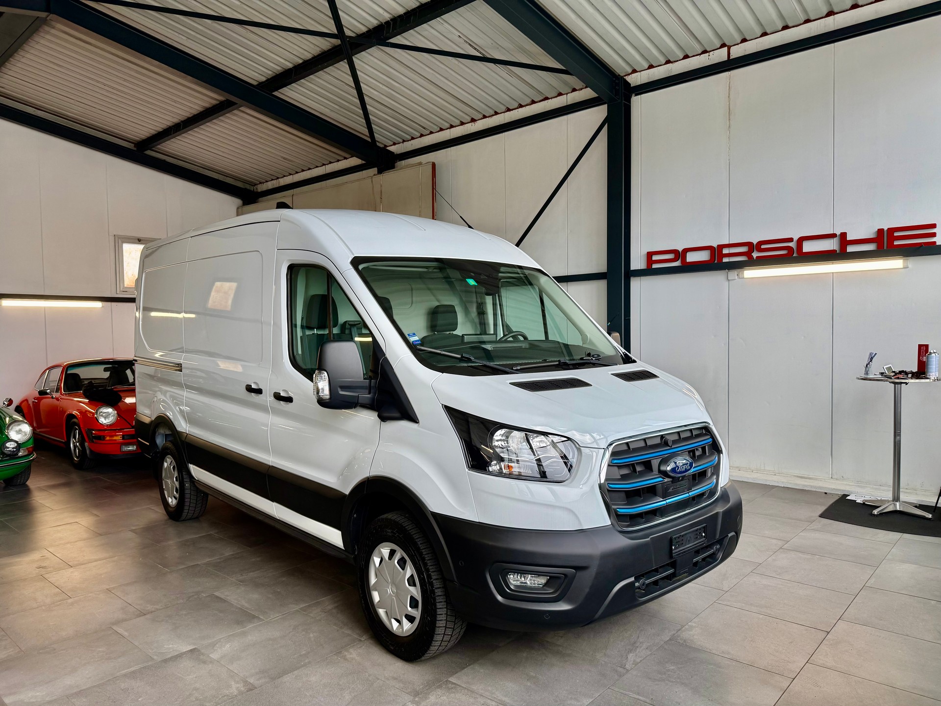FORD E-Transit Van 350 L2 Trend RWD 68kWh-image-0