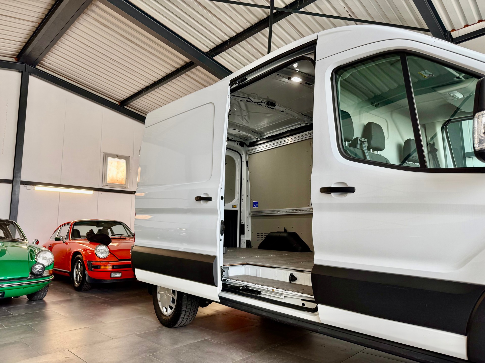 FORD E-Transit Van 350 L2 Trend RWD 68kWh-image-4