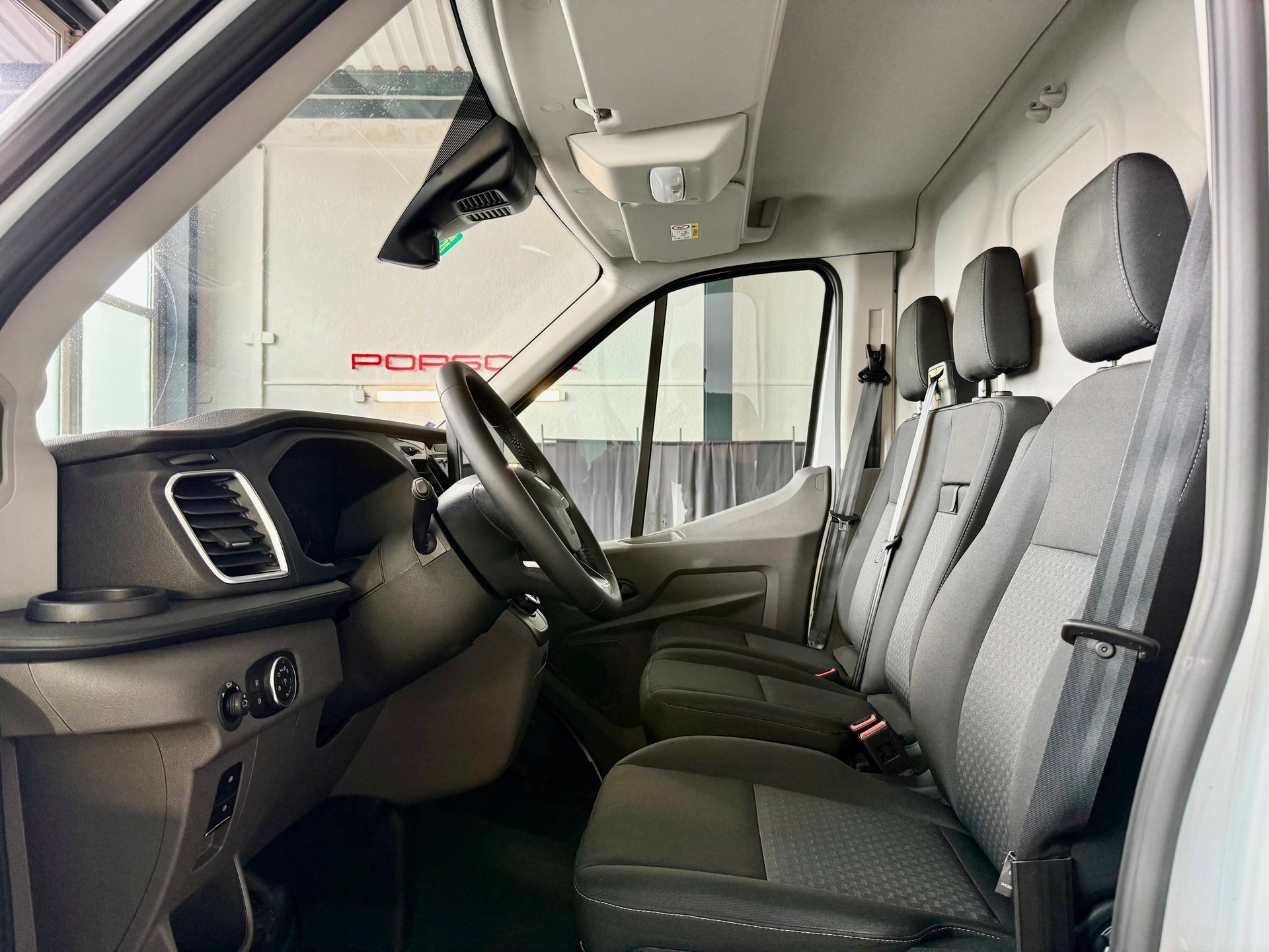 FORD E-Transit Van 350 L2 Trend RWD 68kWh-image-6
