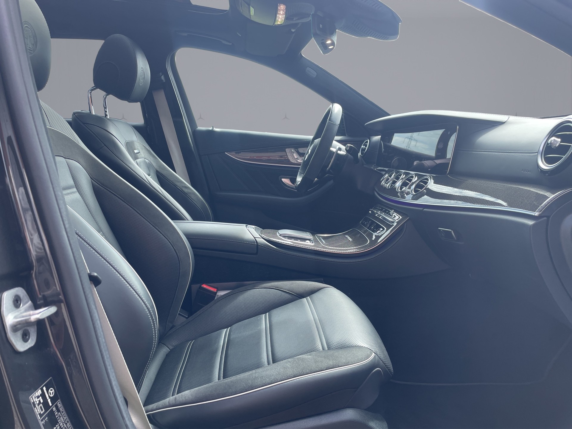 MERCEDES-BENZ E 63 S AMG 4matic+ Kombi-image-17