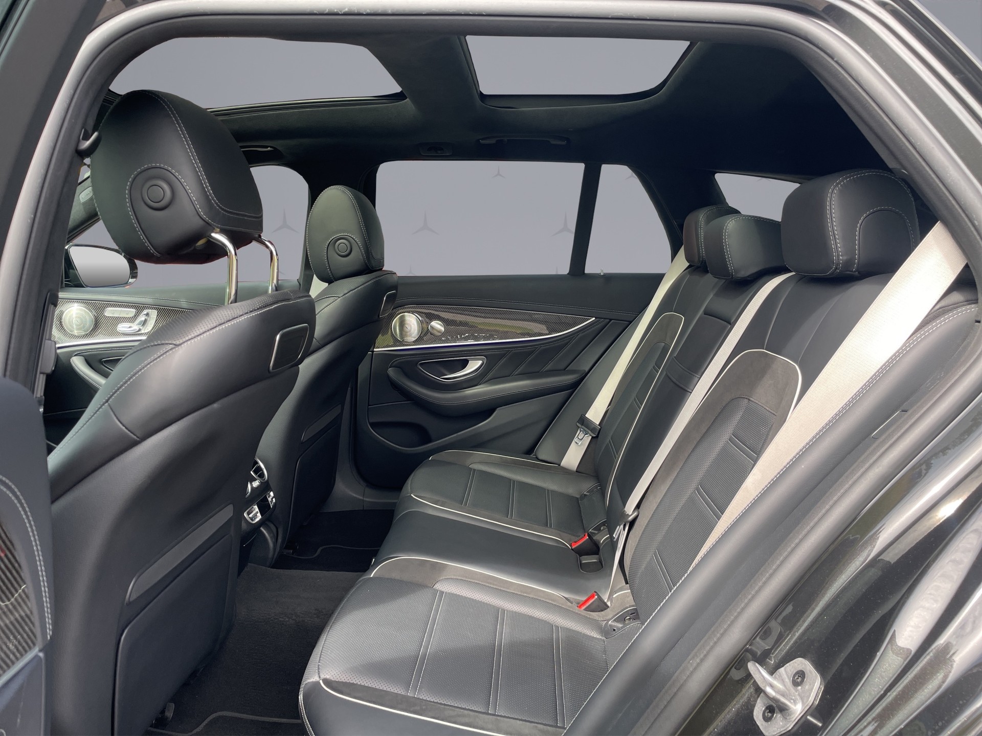 MERCEDES-BENZ E 63 S AMG 4matic+ Kombi-image-13