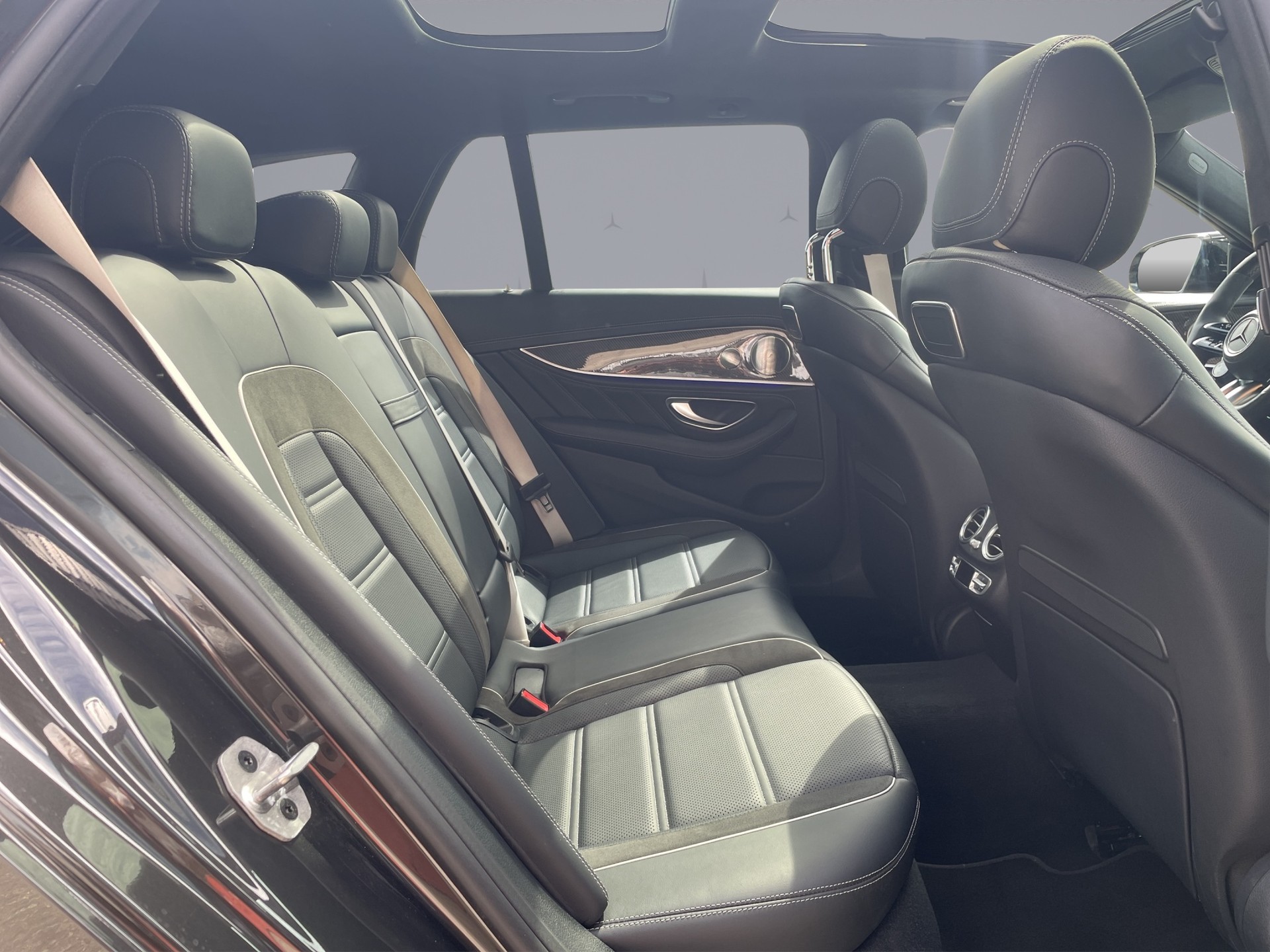 MERCEDES-BENZ E 63 S AMG 4matic+ Kombi-image-18