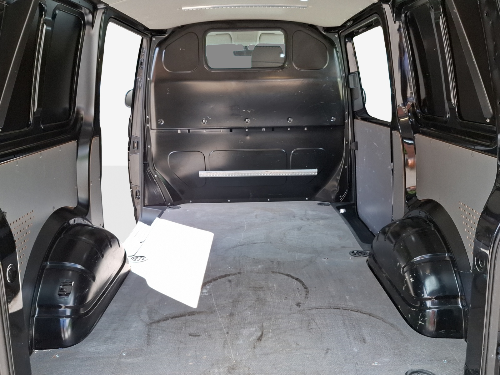 VW T6.1 2.0 TDI DSG-image-12