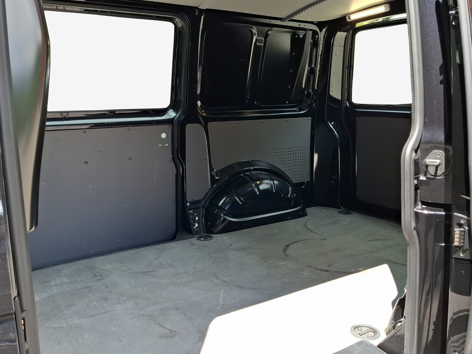 VW T6.1 2.0 TDI DSG-image-11