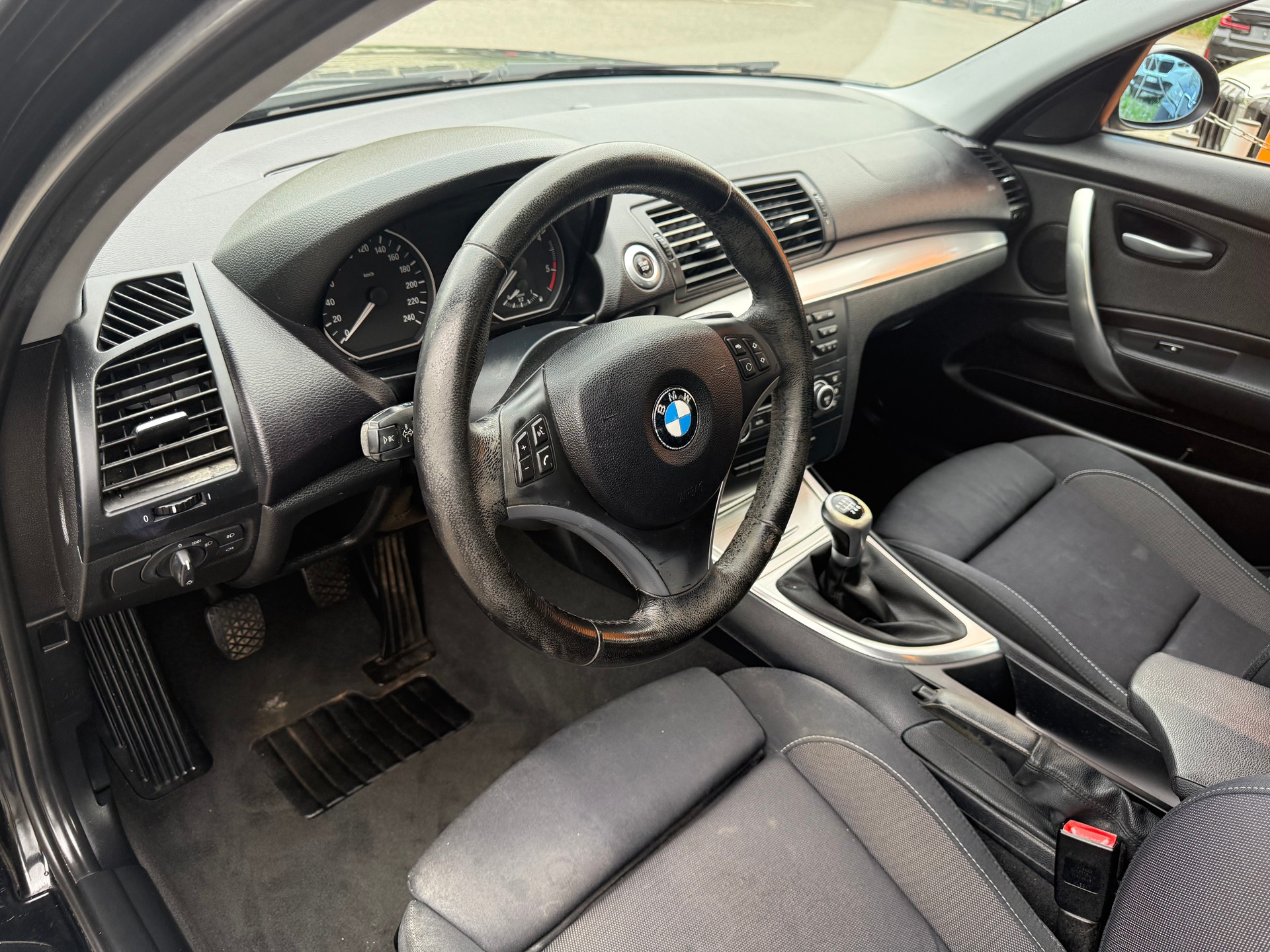 BMW 118-image-5