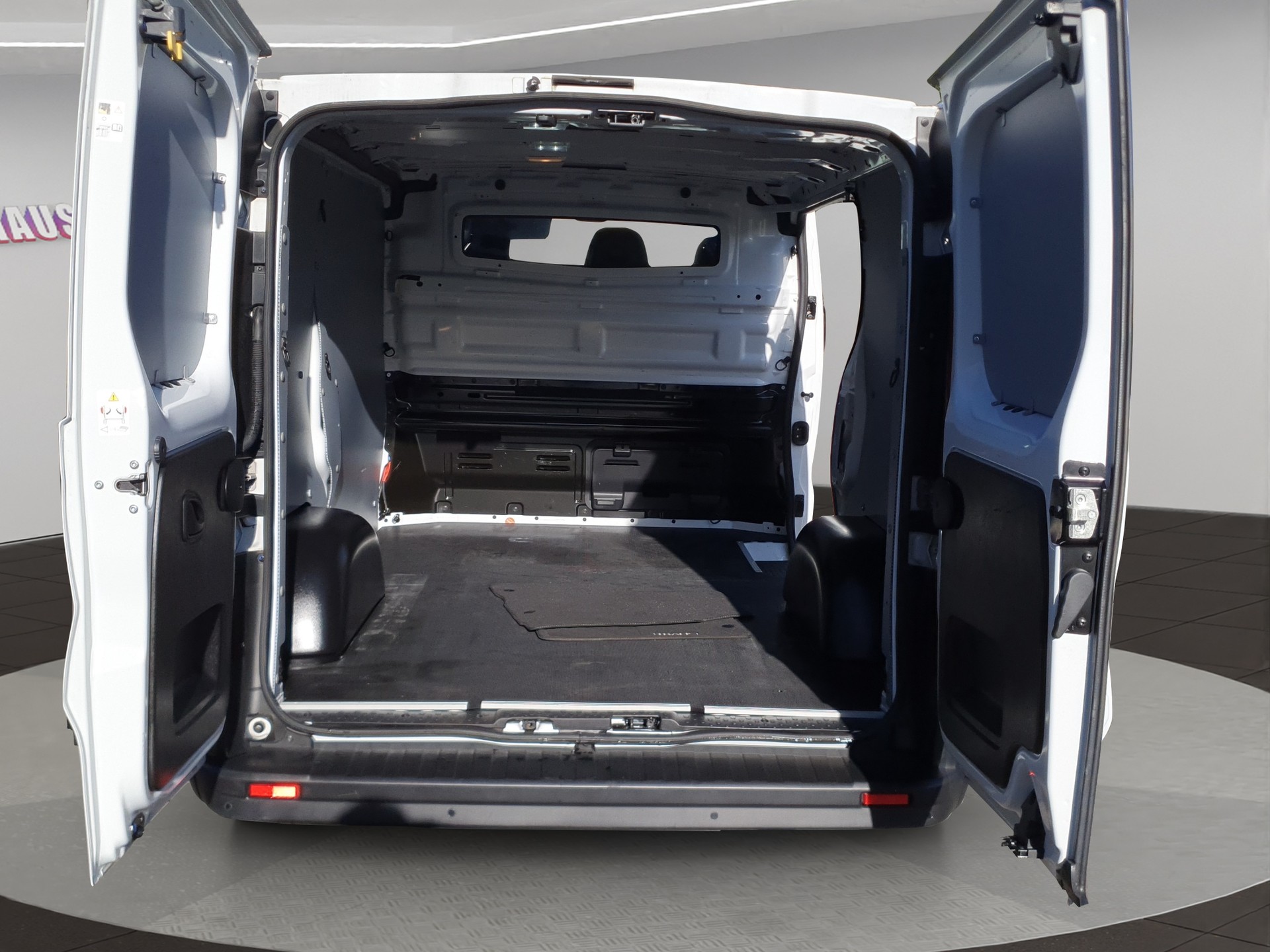 RENAULT Trafic 2.0 ENERGY dCi145 3.0t L1H1 AUTOMAT-image-15