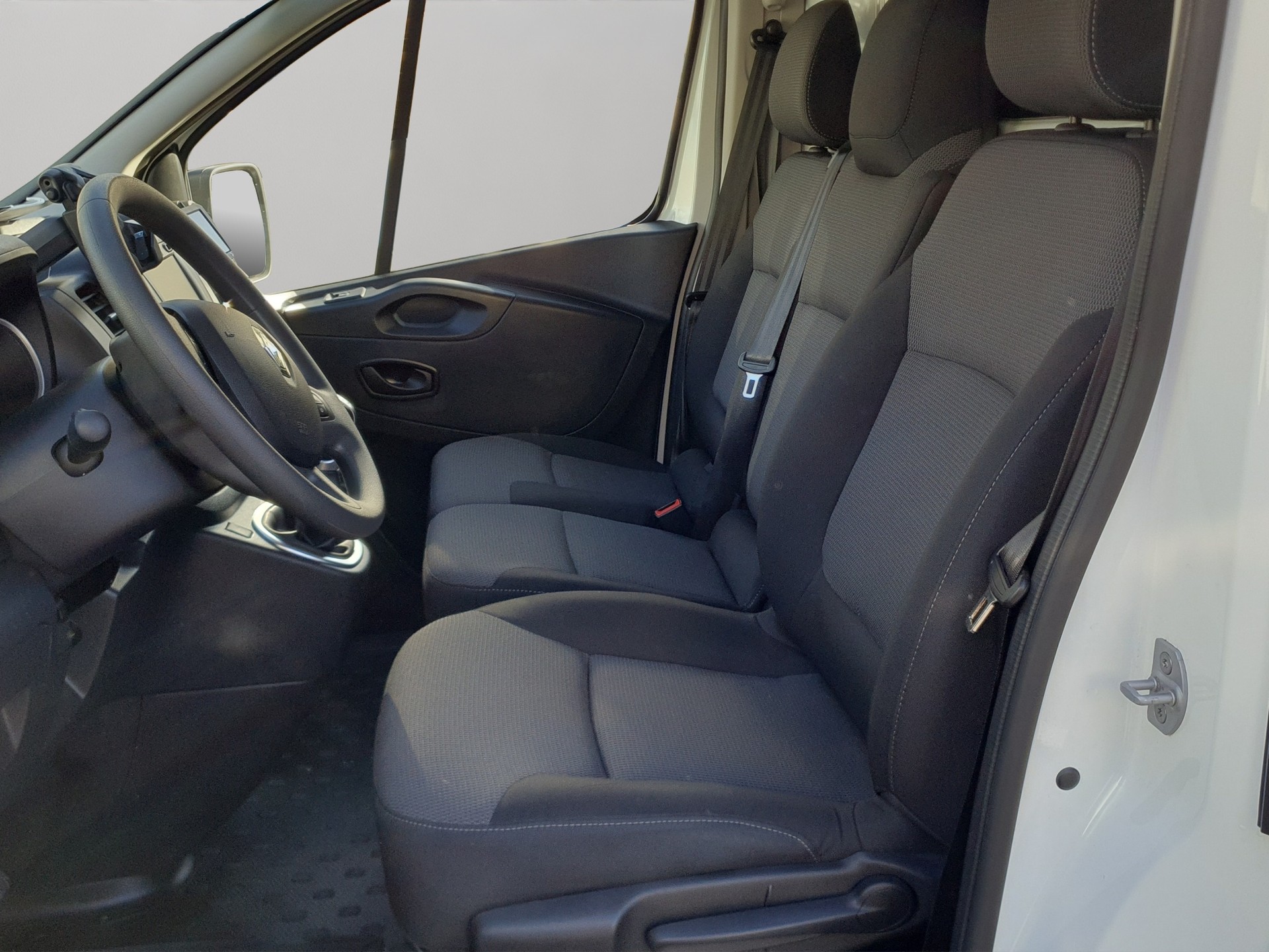 RENAULT Trafic 2.0 ENERGY dCi145 3.0t L1H1 AUTOMAT-image-10
