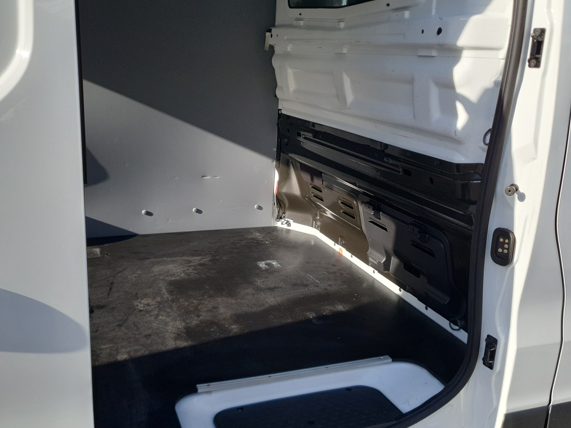RENAULT Trafic 2.0 ENERGY dCi145 3.0t L1H1 AUTOMAT-image-13