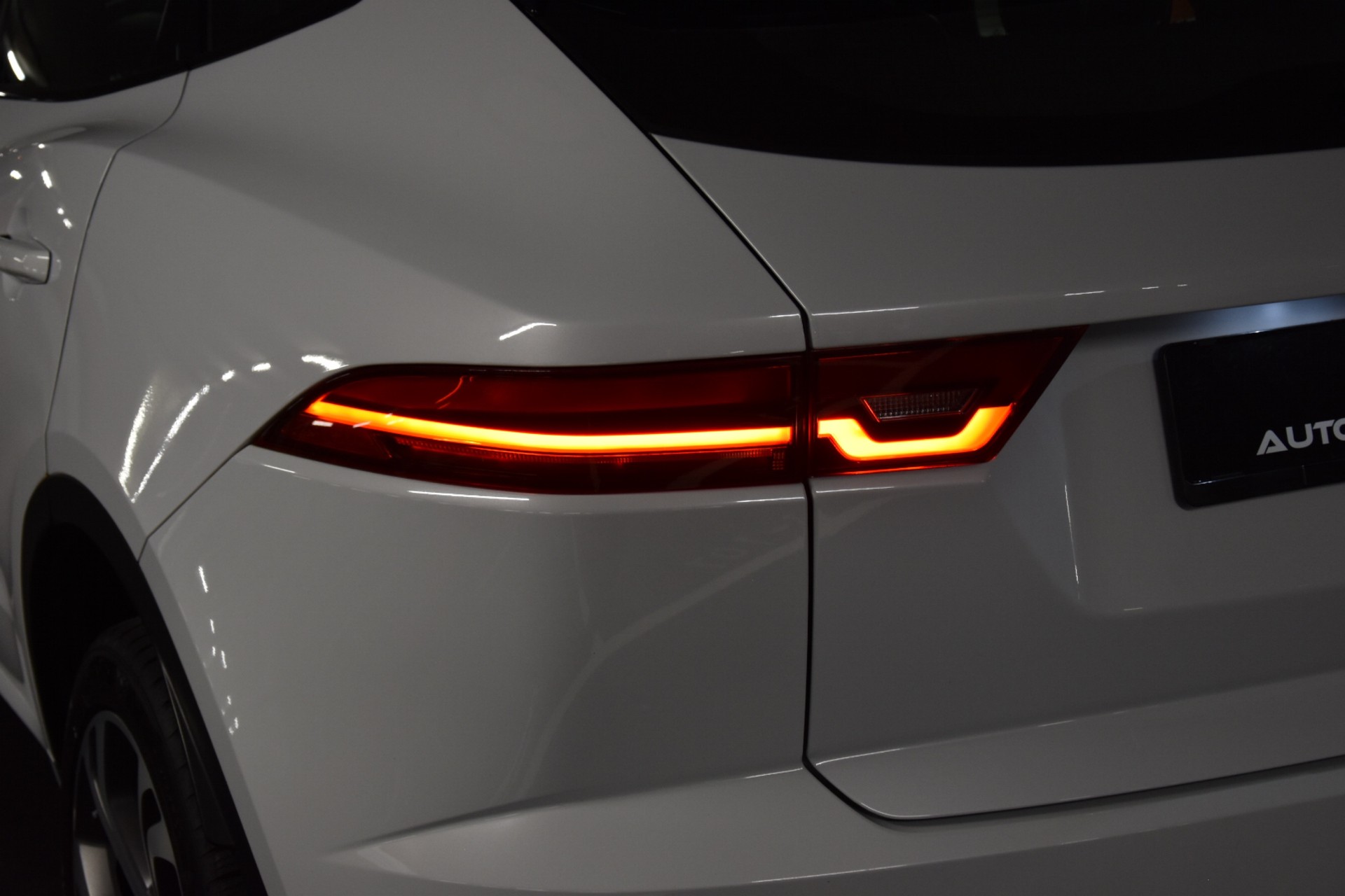 JAGUAR E-Pace 2.0 P250 R-Dynamic S AWD Automatik-image-6