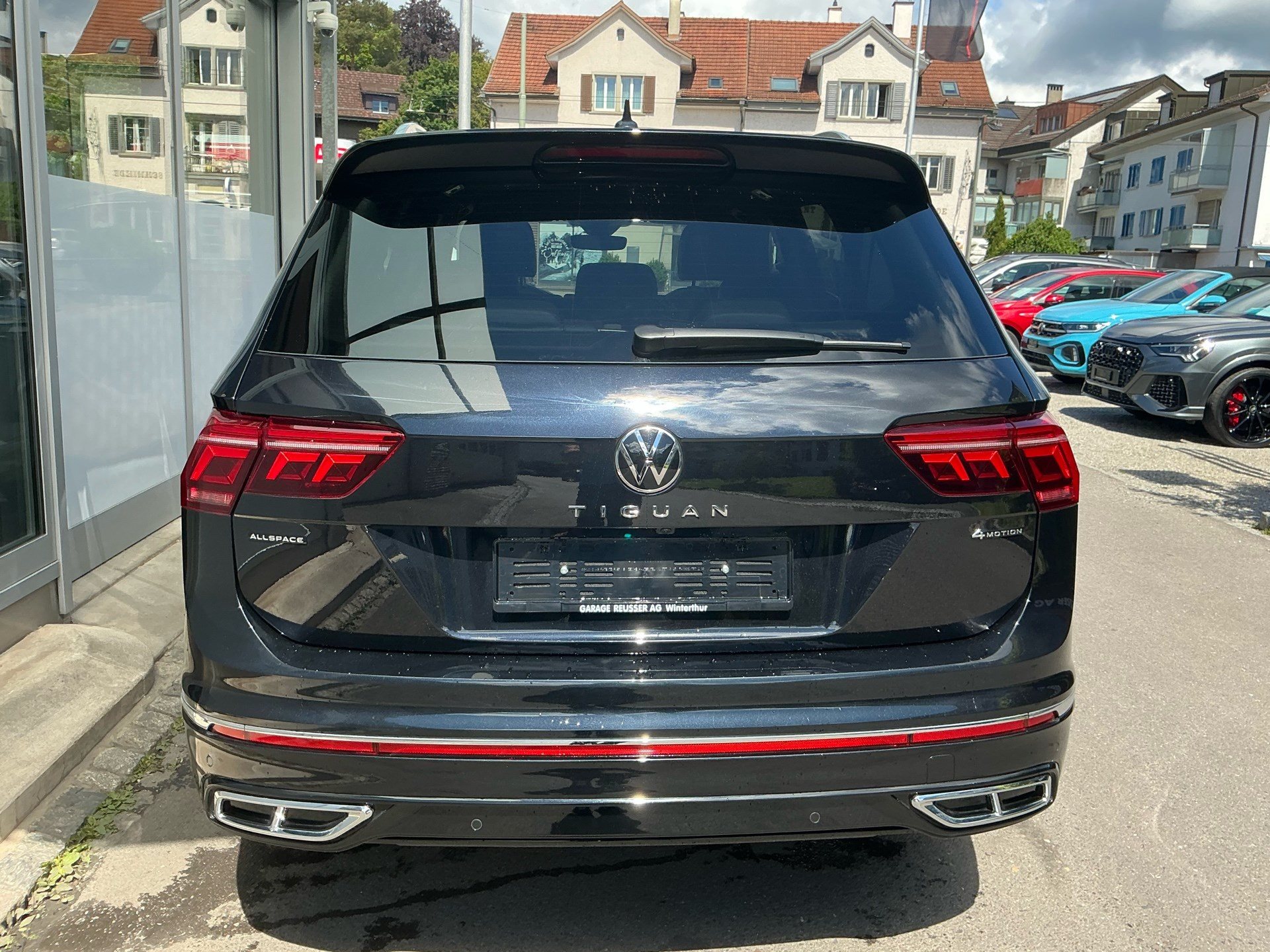 VW Tiguan Allspace R-LINE 4 MOTION *** PANORAMAGLASDACH & ANHÄNGEKUPPLUNG ***-image-4