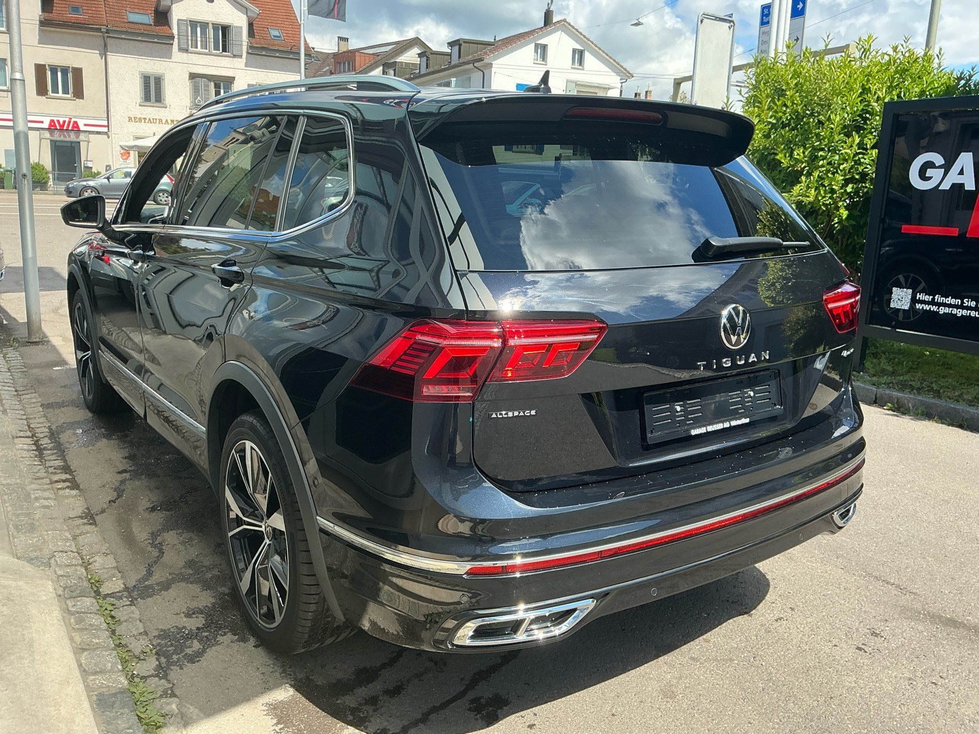 VW Tiguan Allspace R-LINE 4 MOTION *** PANORAMAGLASDACH & ANHÄNGEKUPPLUNG ***-image-5
