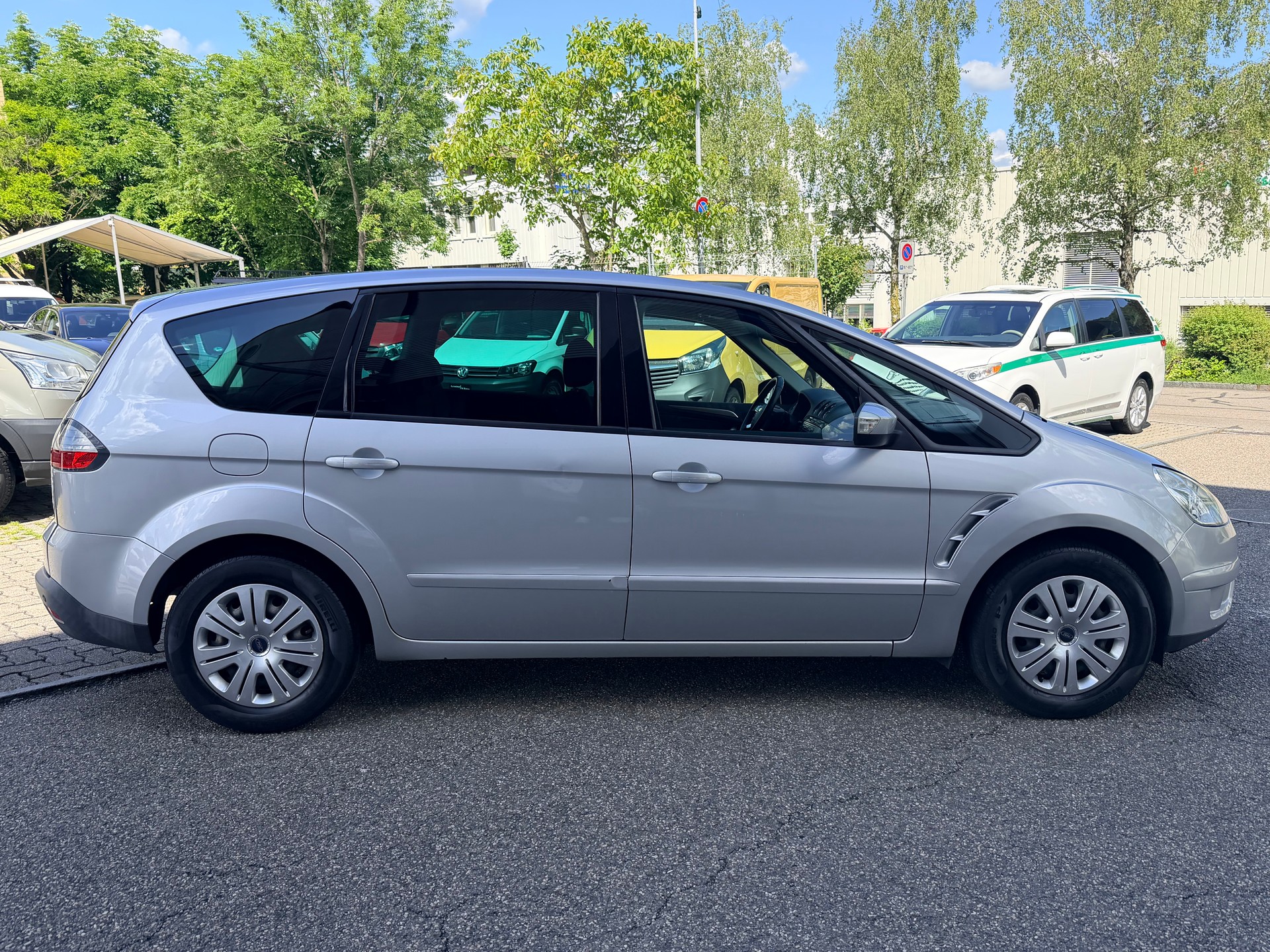FORD S-Max 2.0i Ambiente-showroom-element-1