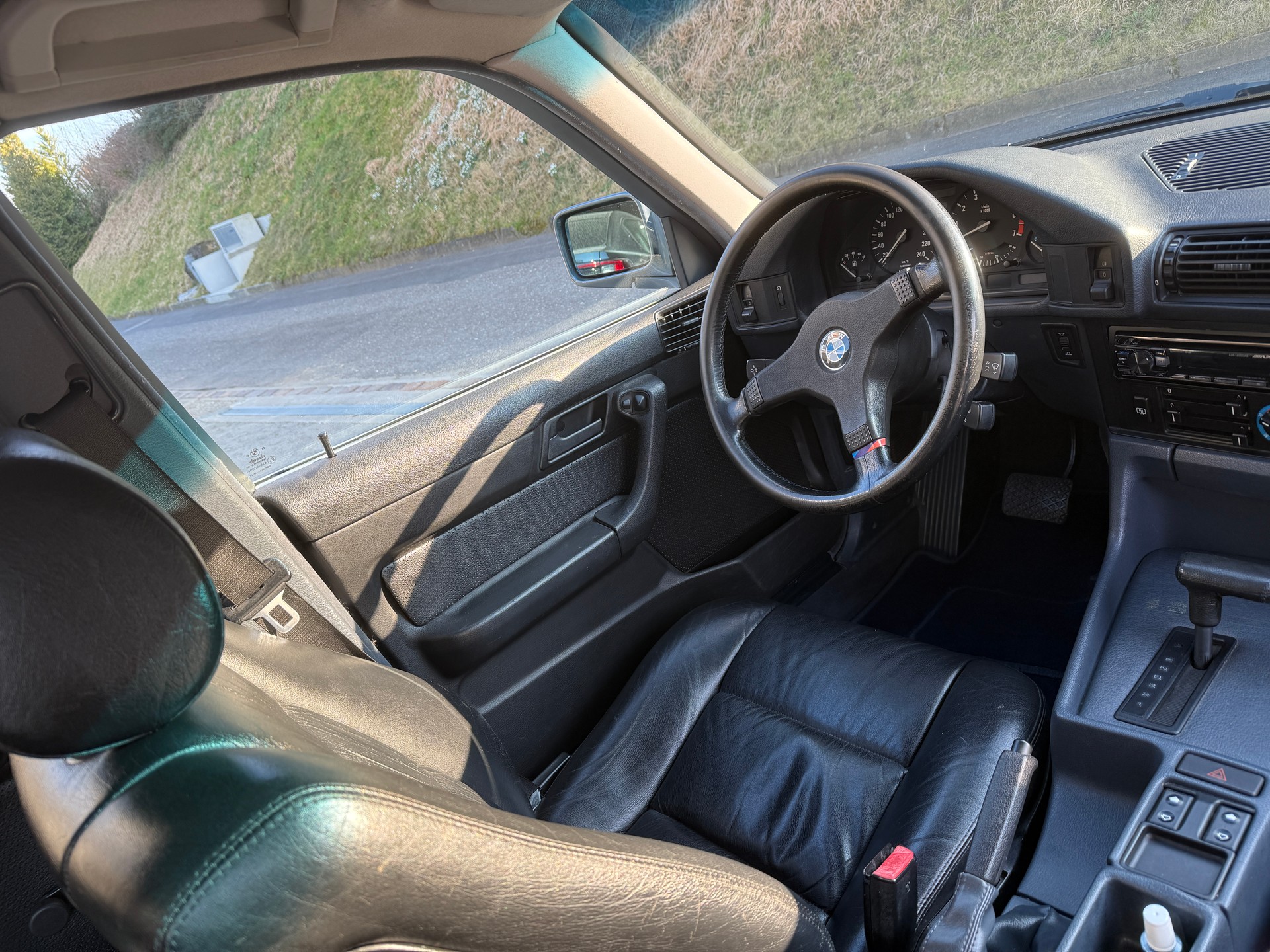 BMW 525iA-image-5