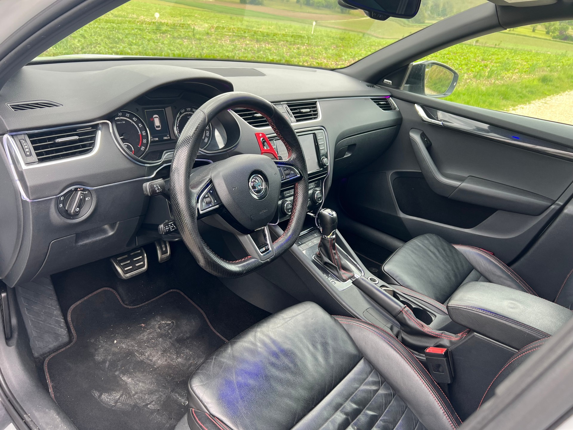 SKODA Octavia Combi 2.0 TDI RS DSG-image-8