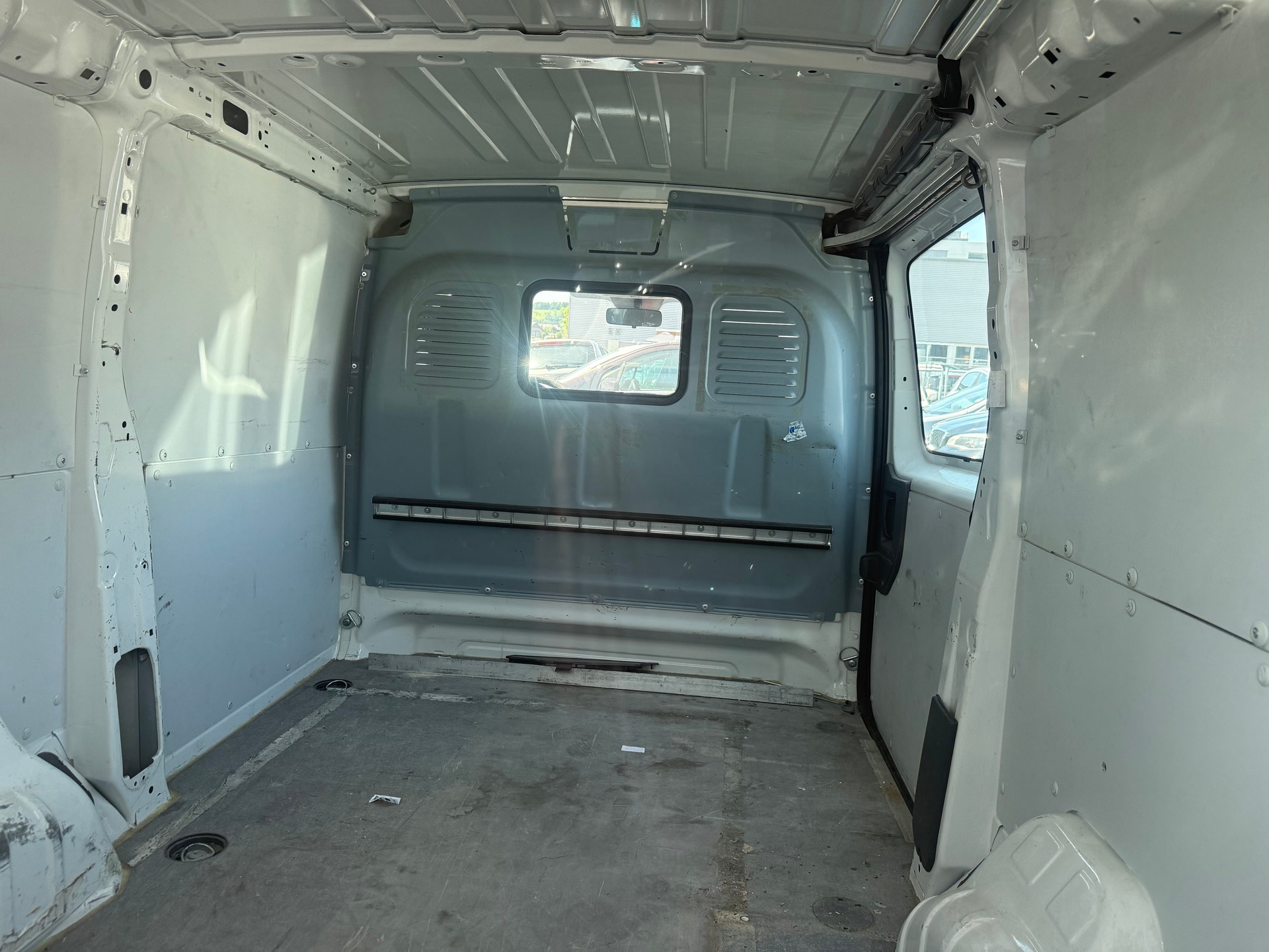 PEUGEOT Expert 2.0 HDi 229 L2H1-image-8