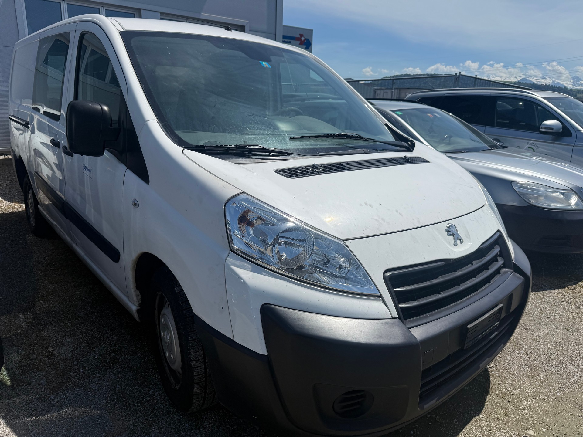 PEUGEOT Expert 2.0 HDi 229 L2H1-image-1