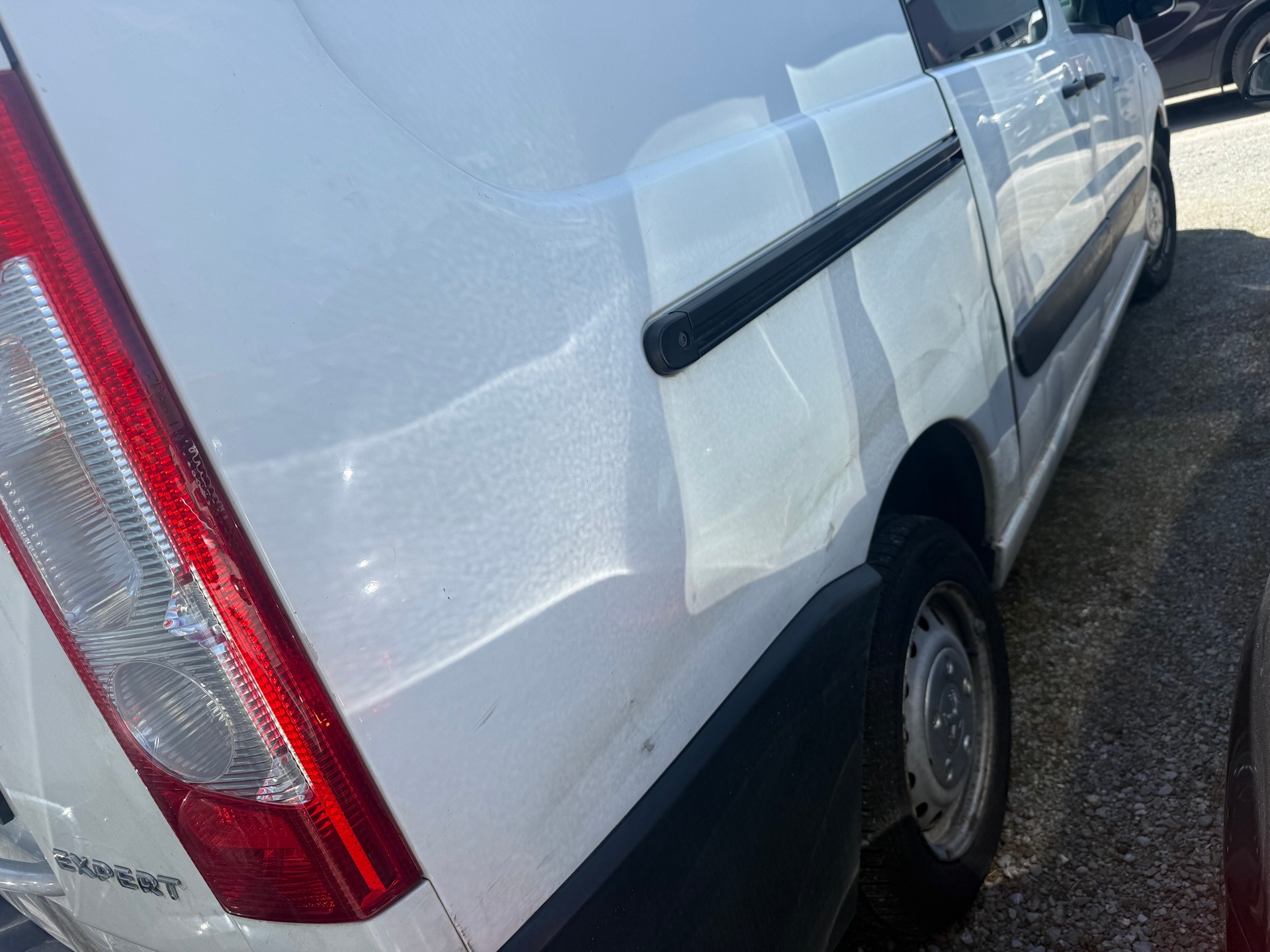 PEUGEOT Expert 2.0 HDi 229 L2H1-image-11