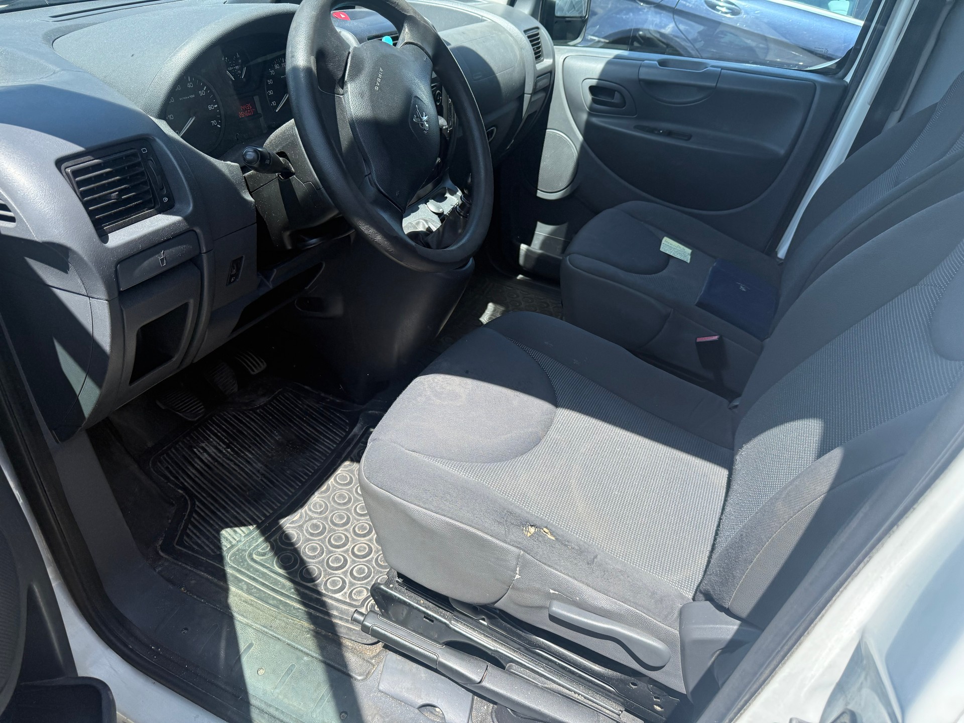 PEUGEOT Expert 2.0 HDi 229 L2H1-image-4
