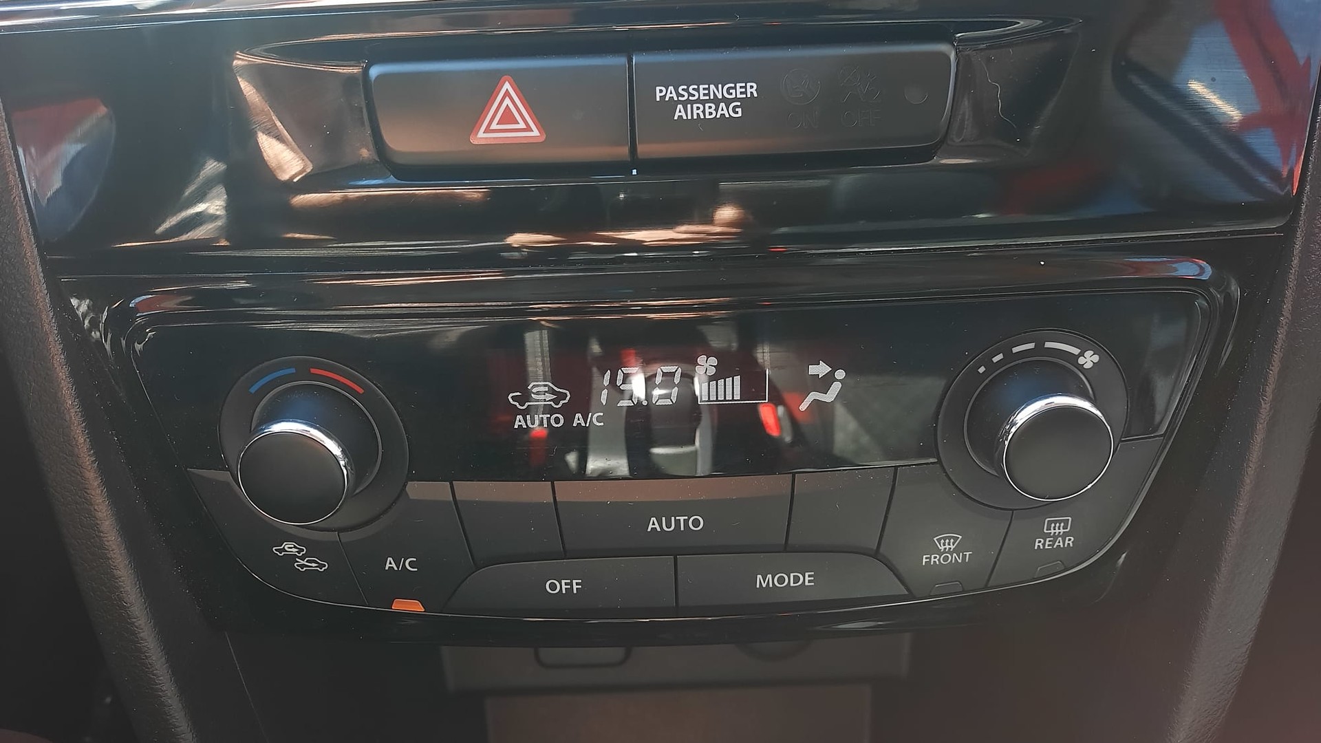 SUZUKI Vitara 1.4 Boosterjet Compact Top Hybrid Automatic-image-14