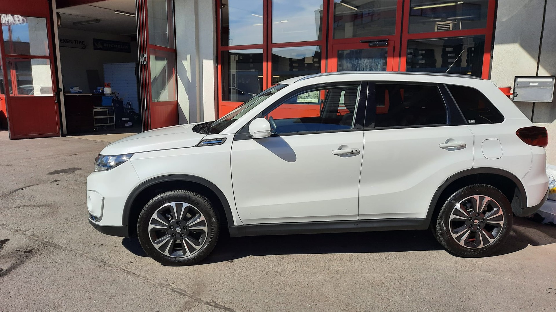 SUZUKI Vitara 1.4 Boosterjet Compact Top Hybrid Automatic-showroom-element-2