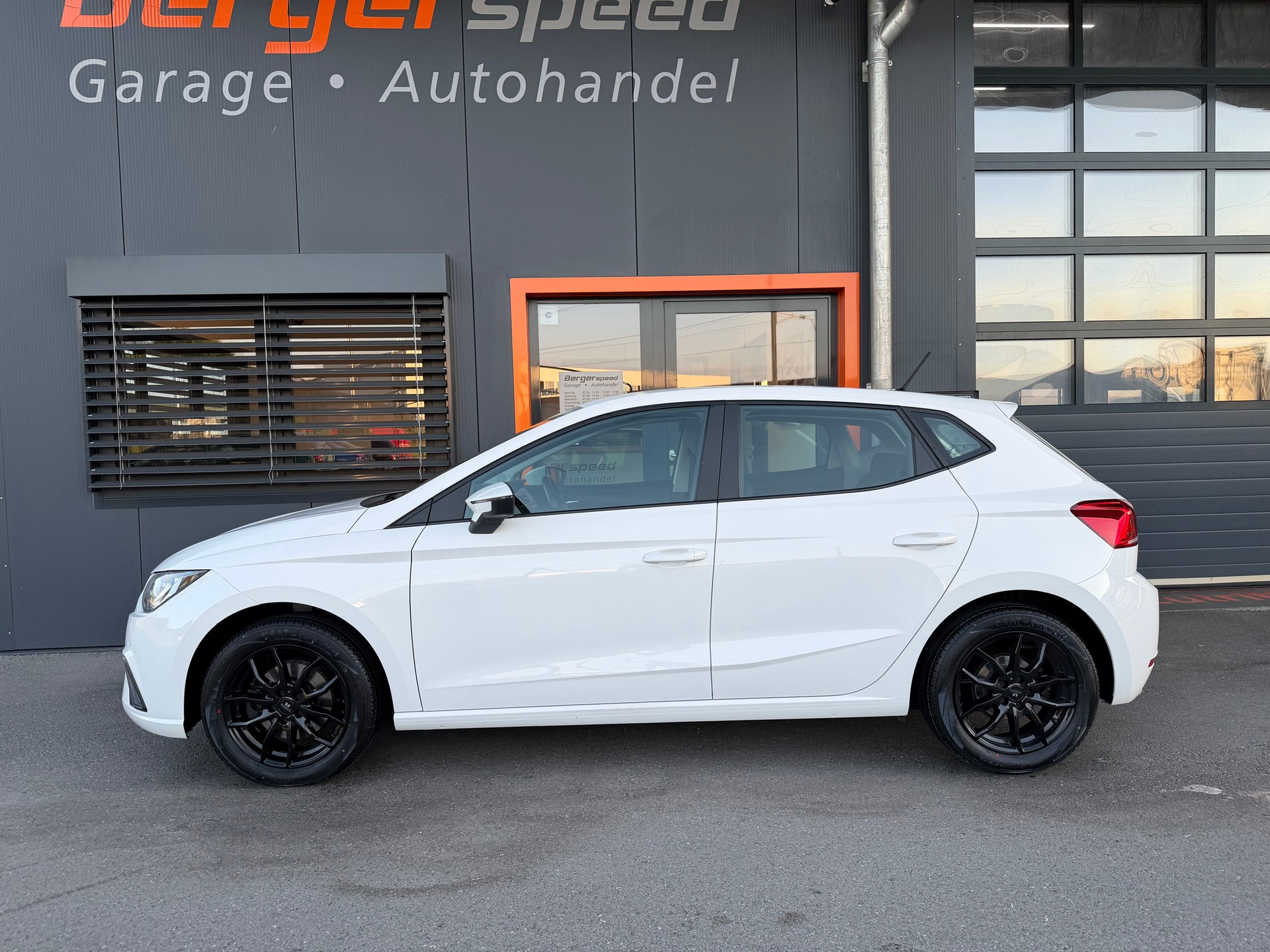 SEAT Ibiza 1.0 EcoTSI DSG Style-showroom-element-3