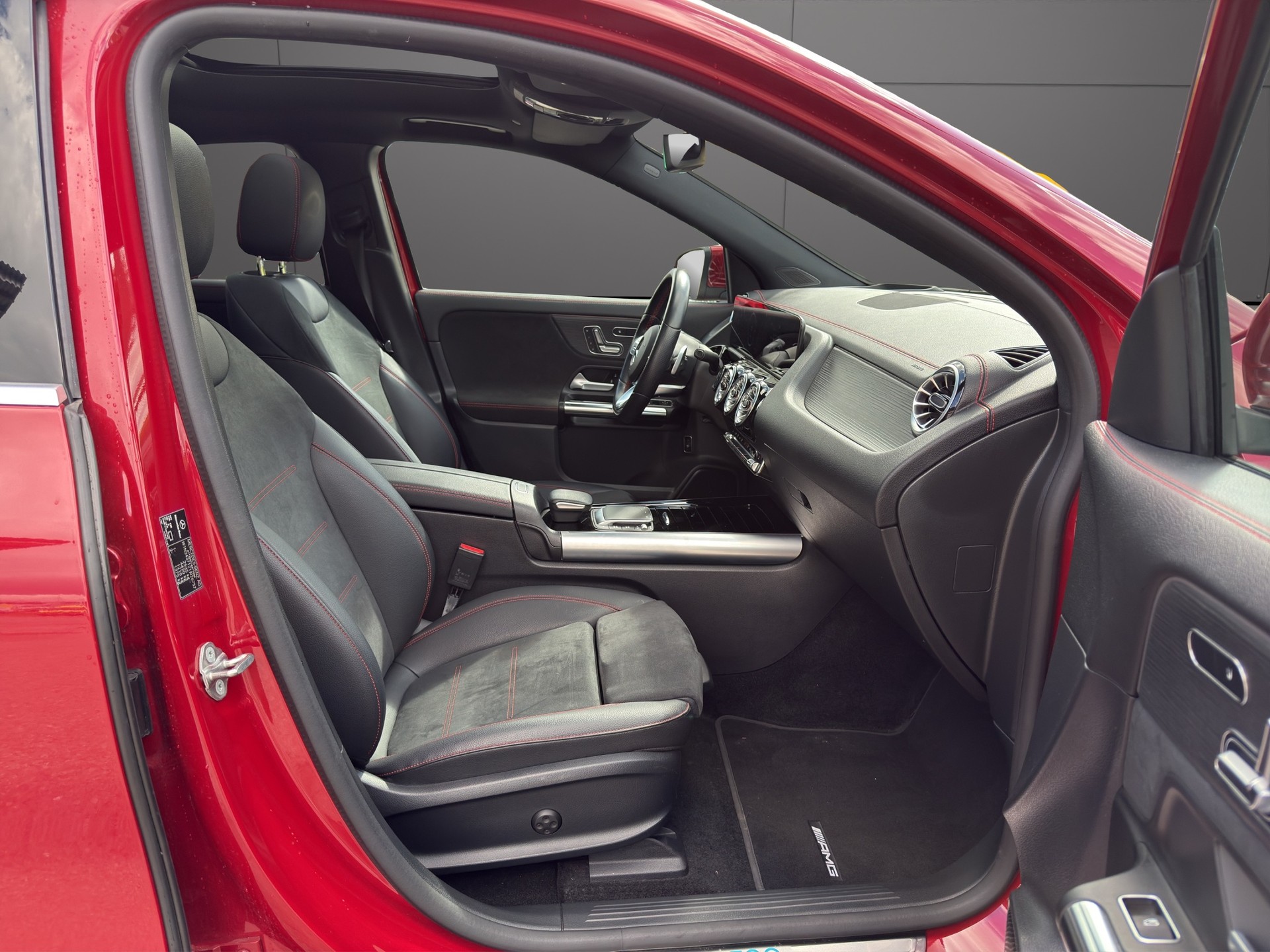 MERCEDES-BENZ EQA 350 AMG Line 4Matic * CH Fahrzeug *-image-11