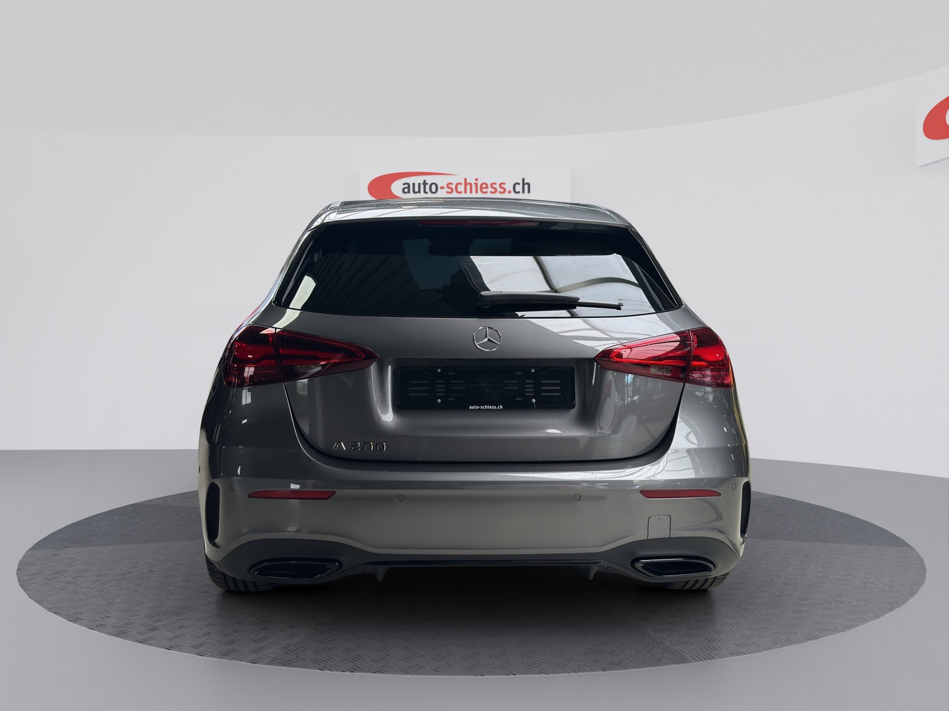 MERCEDES-BENZ A 200 AMG Line Night-showroom-element-3